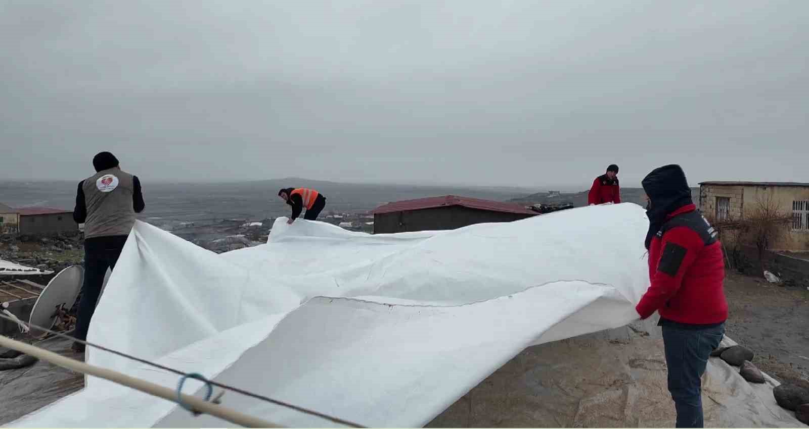Siverek’te mağdur aileye hayırseverlerden destek
