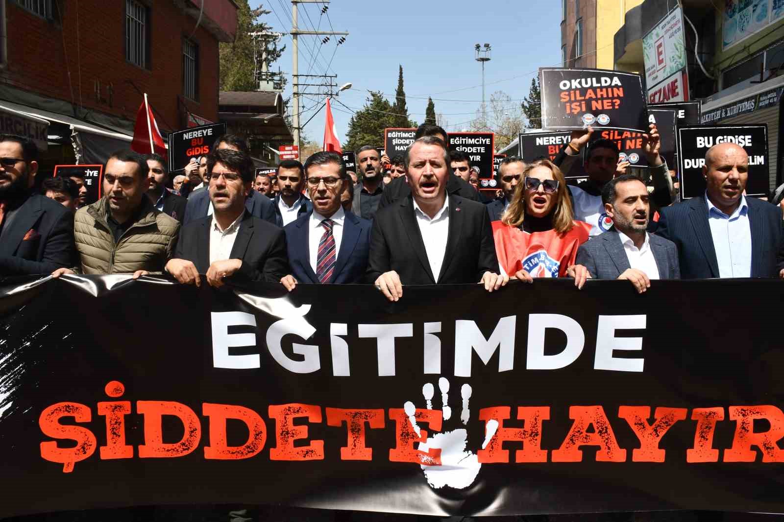 Siverek’te okul saldırısına tepki
Siverek’te okul saldırısına tepki