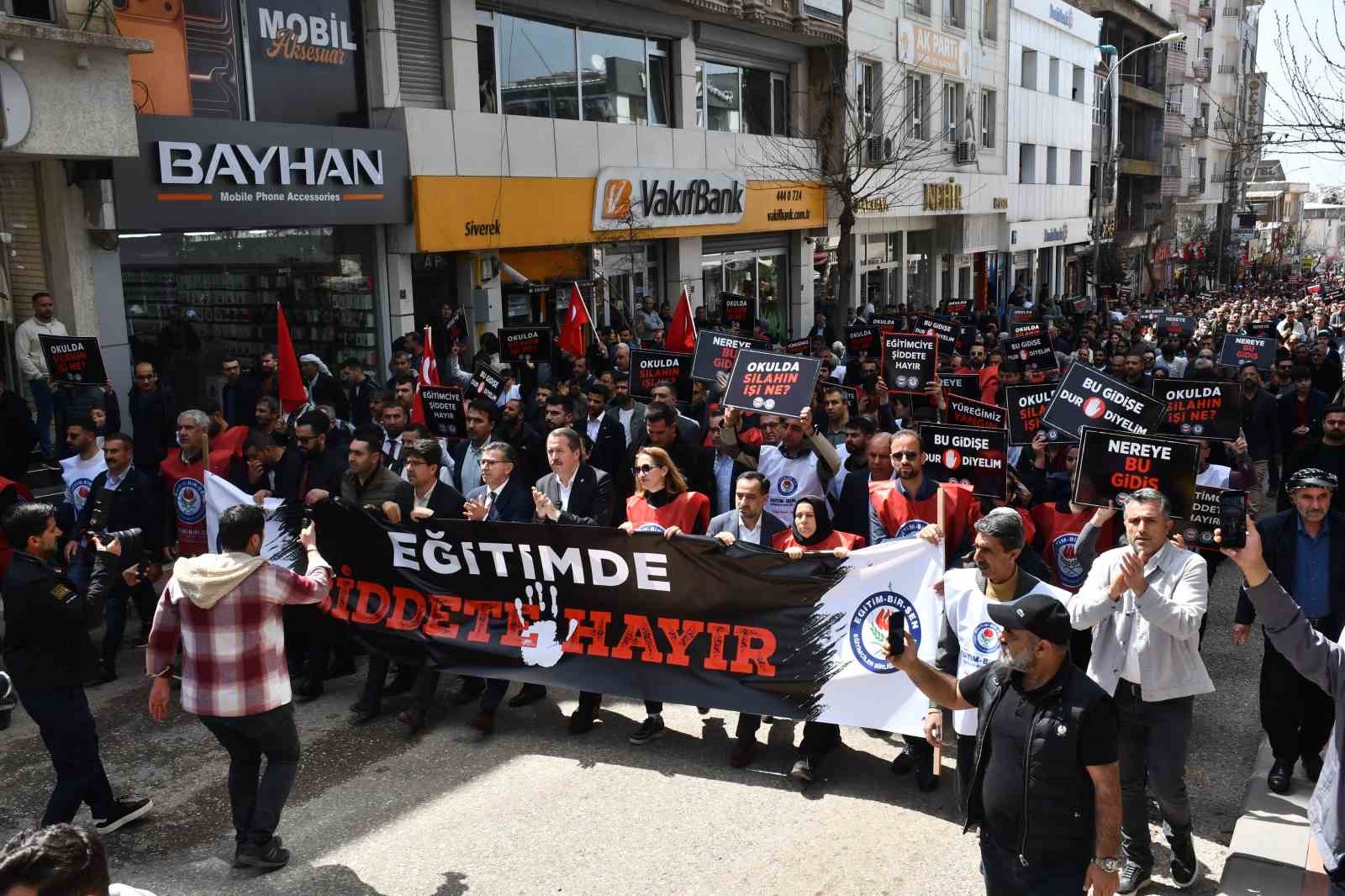 Siverek’te okul saldırısına tepki
Siverek’te okul saldırısına tepki