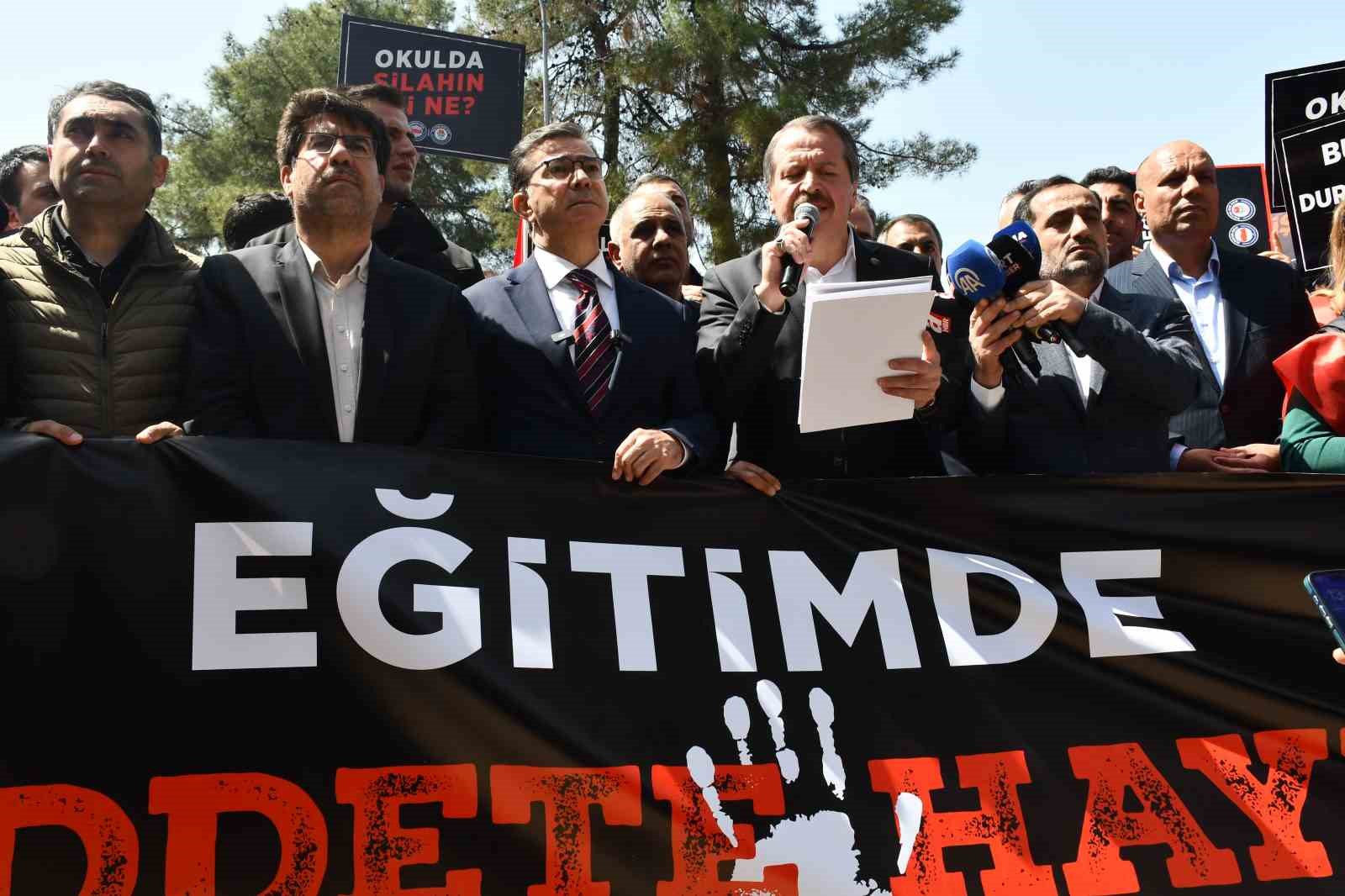 Siverek’te okul saldırısına tepki
Siverek’te okul saldırısına tepki