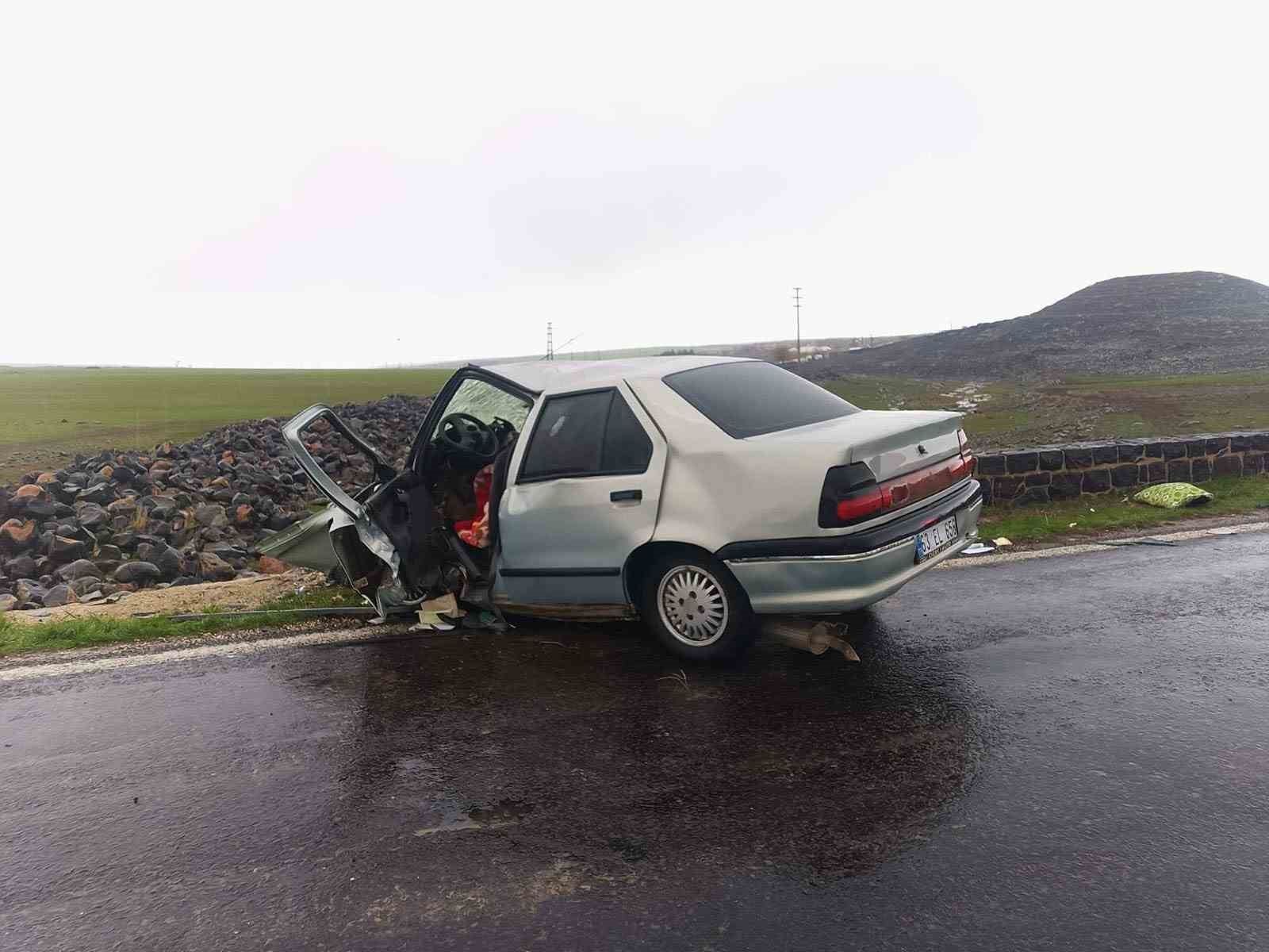 Siverek’te otomobil köprü duvarına çarptı: 5 yaralı
