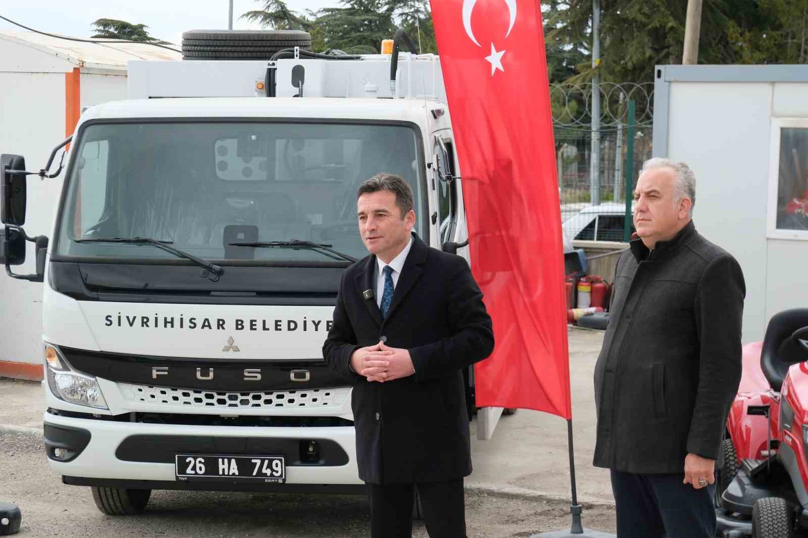 Sivrihisar Belediyesi araç filosunu güçlendiriyor
Sivrihisar Belediyesi araç filosunu güçlendiriyor