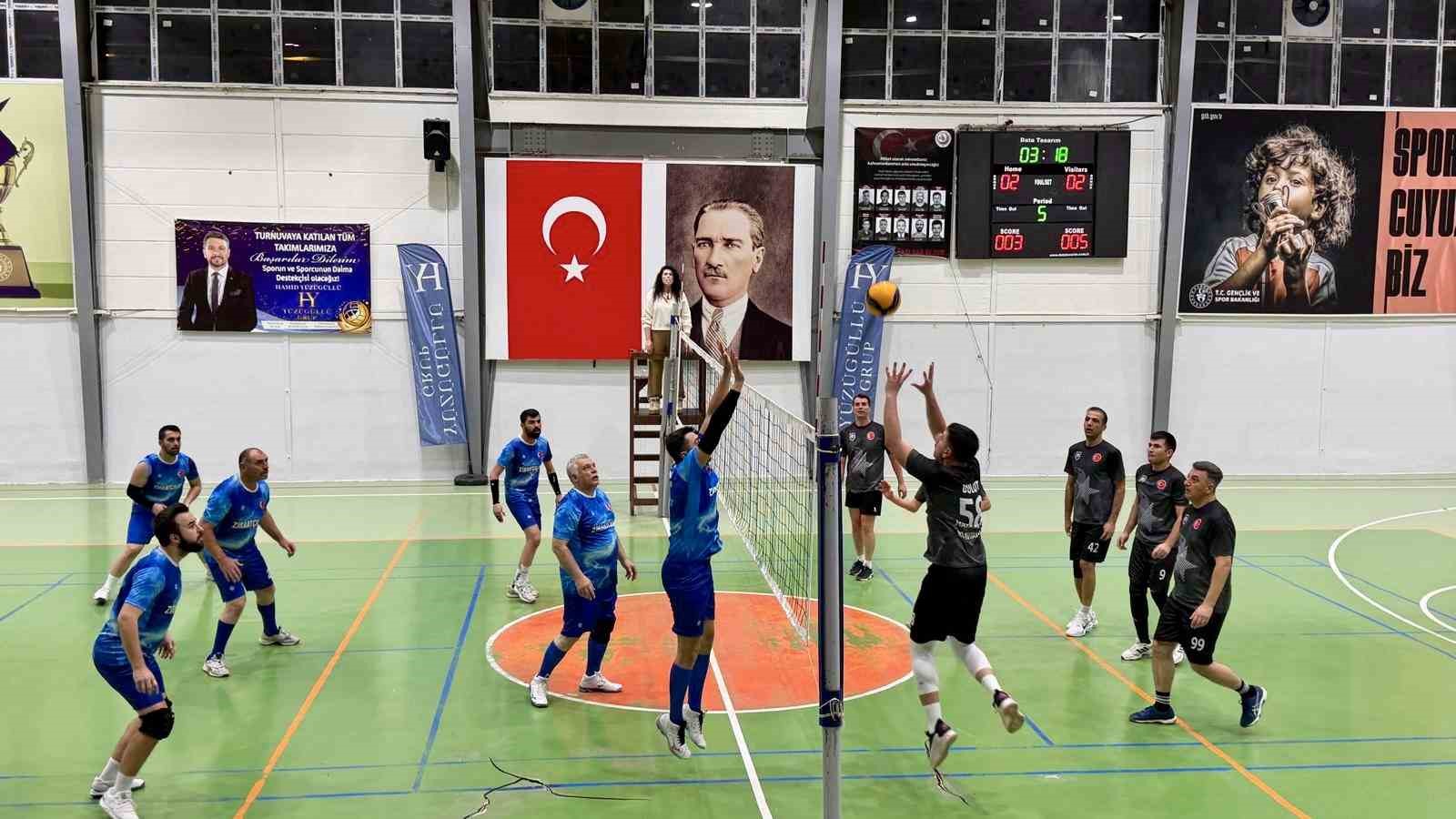 Sivrihisar’da ’Kurumlar Arası Voleybol Turnuvası’ yapıldı
Sivrihisar’da ’Kurumlar Arası Voleybol Turnuvası’ yapıldı