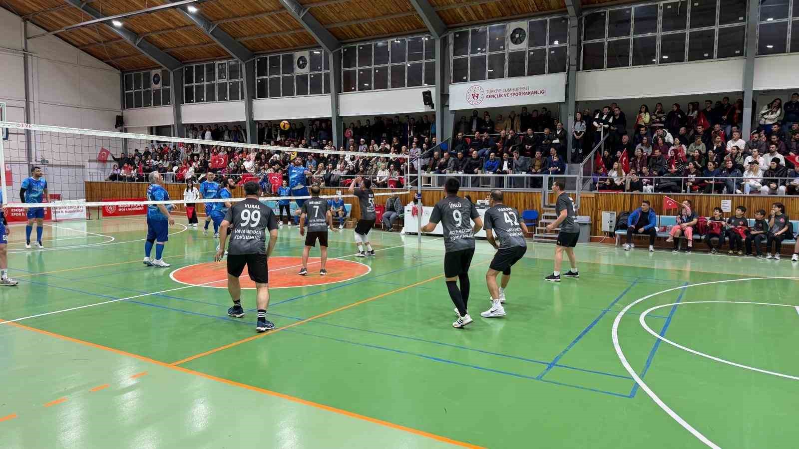 Sivrihisar’da ’Kurumlar Arası Voleybol Turnuvası’ yapıldı
Sivrihisar’da ’Kurumlar Arası Voleybol Turnuvası’ yapıldı