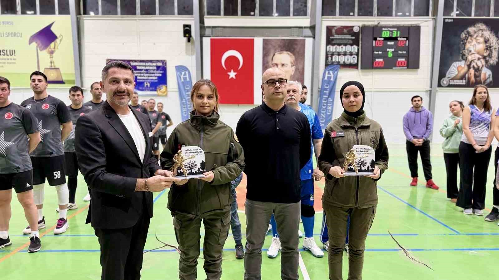 Sivrihisar’da ’Kurumlar Arası Voleybol Turnuvası’ yapıldı
Sivrihisar’da ’Kurumlar Arası Voleybol Turnuvası’ yapıldı