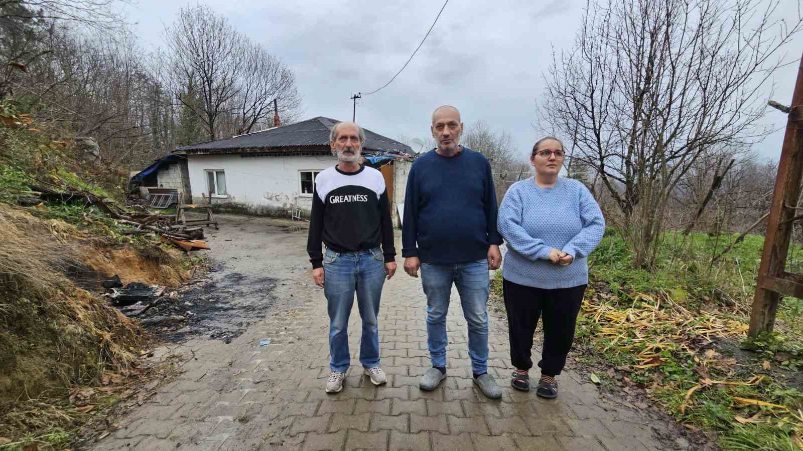 Şizofren hastası eşi ve iki çocuğuyla yaşam mücadelesi veren kadın: "Çocuklarımın rahat uyanmasını istiyorum"
