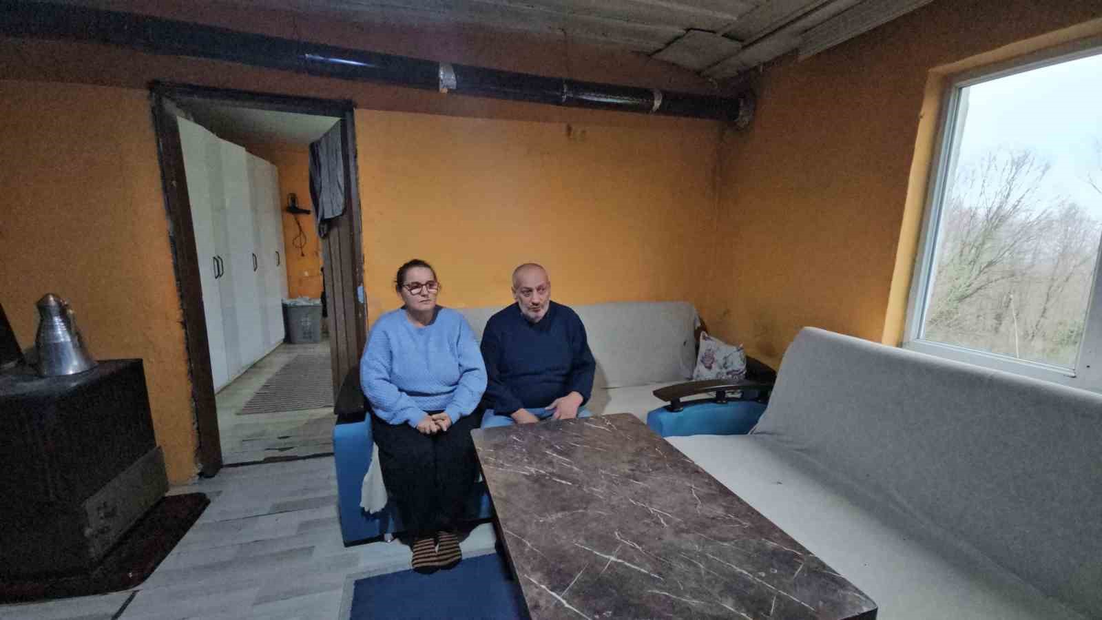 Şizofren hastası eşi ve iki çocuğuyla yaşam mücadelesi veren kadın: "Çocuklarımın rahat uyanmasını istiyorum"
