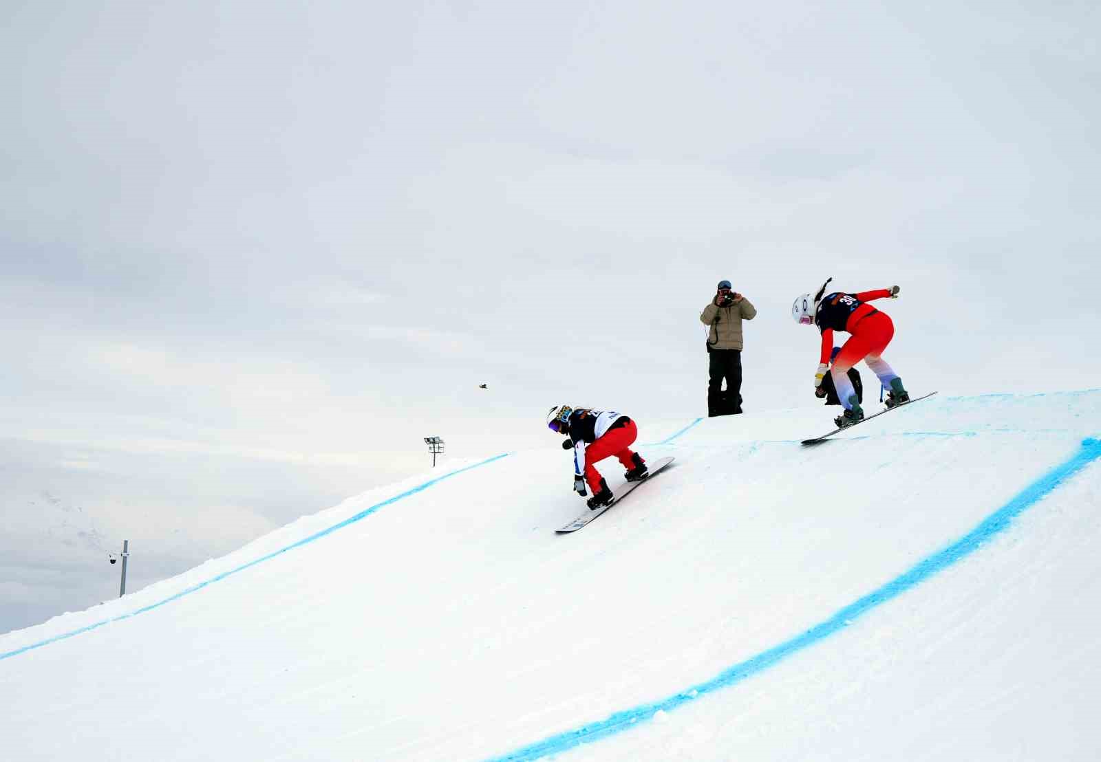 Snowboard’un yıldızları Ergan Dağı’nda buluştu

