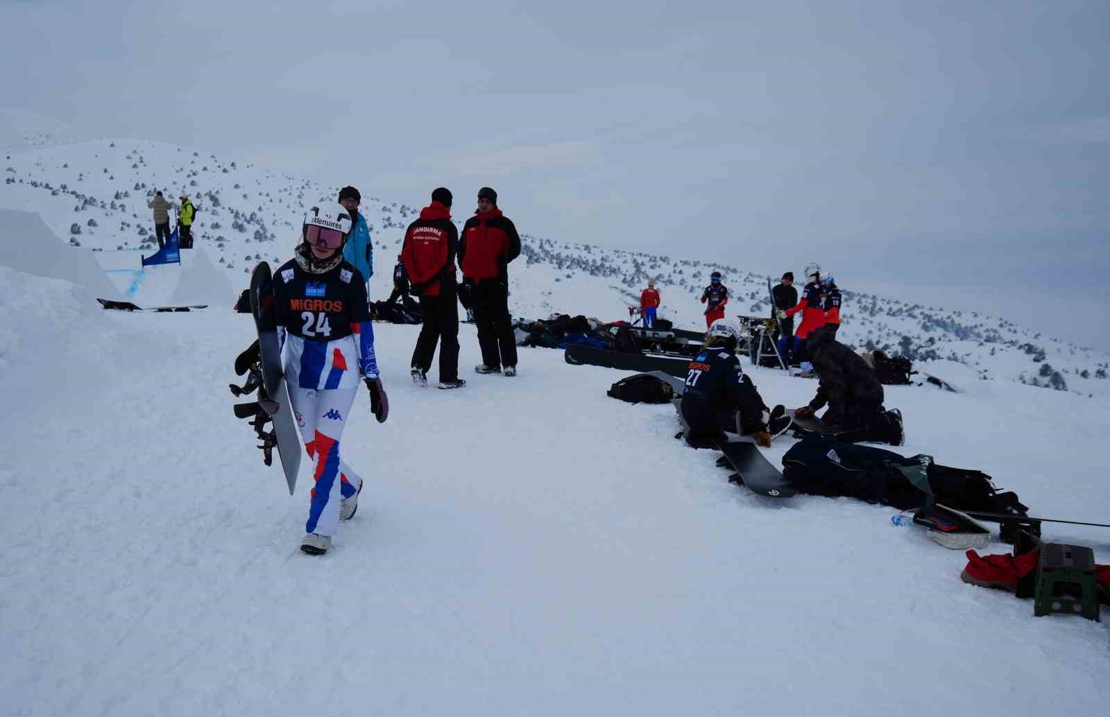 Snowboard’un yıldızları Ergan Dağı’nda buluştu
