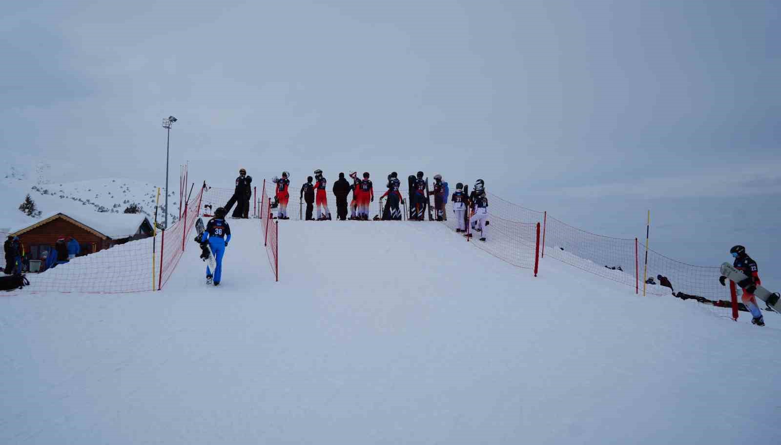 Snowboard’un yıldızları Ergan Dağı’nda buluştu
