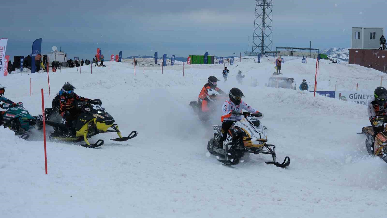 SNX Türkiye Dünya Kar Motosikleti Şampiyonası’nda ilk gün tamamlandı
SNX Türkiye Dünya Kar Motosikleti Şampiyonası’nda ilk gün tamamlandı