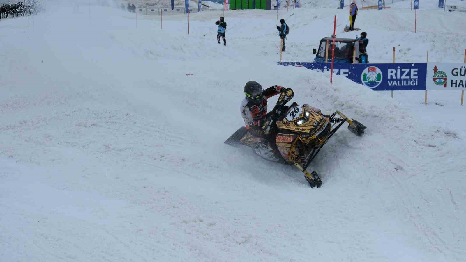 SNX Türkiye Dünya Kar Motosikleti Şampiyonası’nda ilk gün tamamlandı
SNX Türkiye Dünya Kar Motosikleti Şampiyonası’nda ilk gün tamamlandı