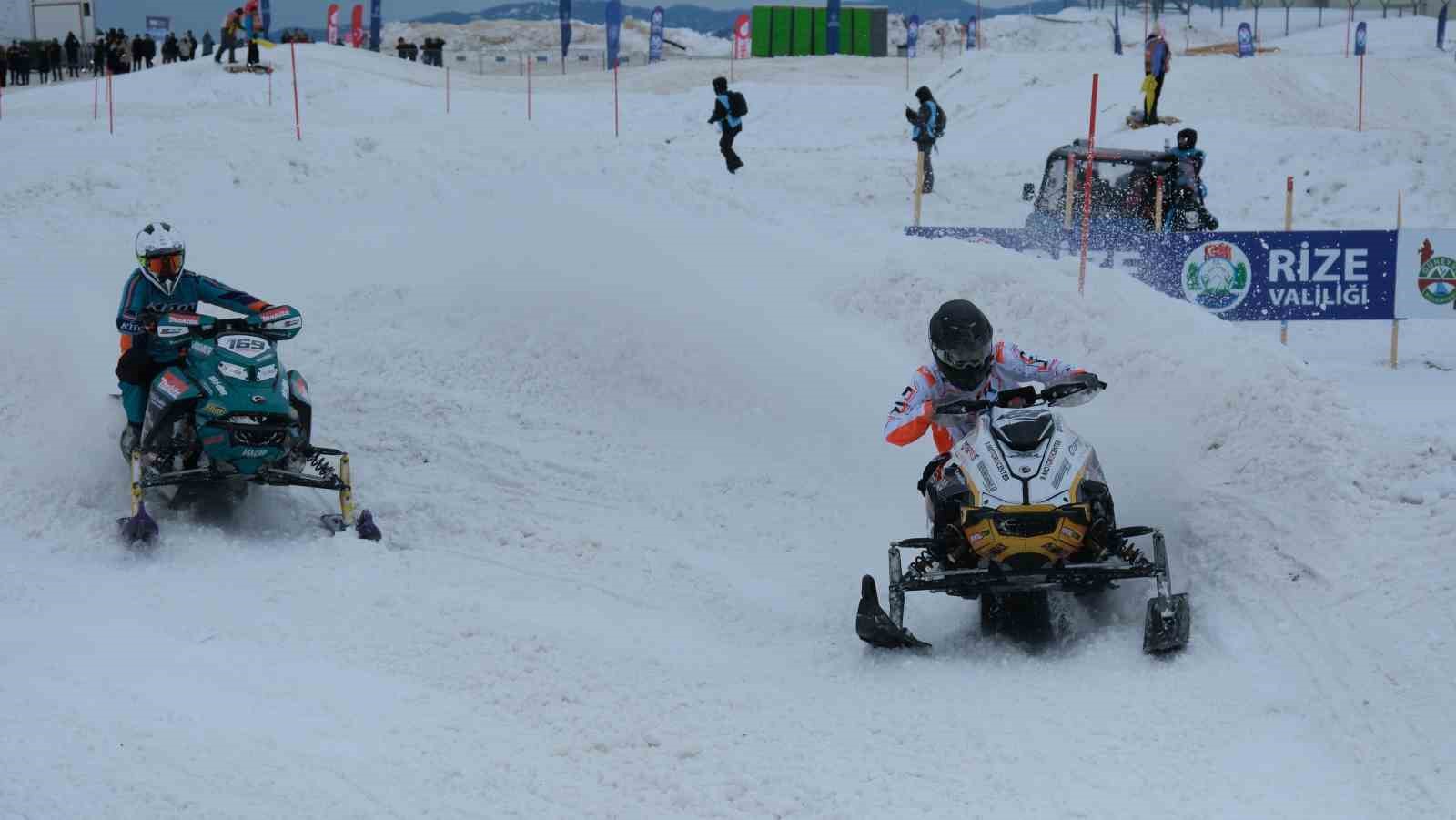 SNX Türkiye Dünya Kar Motosikleti Şampiyonası’nda ilk gün tamamlandı
SNX Türkiye Dünya Kar Motosikleti Şampiyonası’nda ilk gün tamamlandı