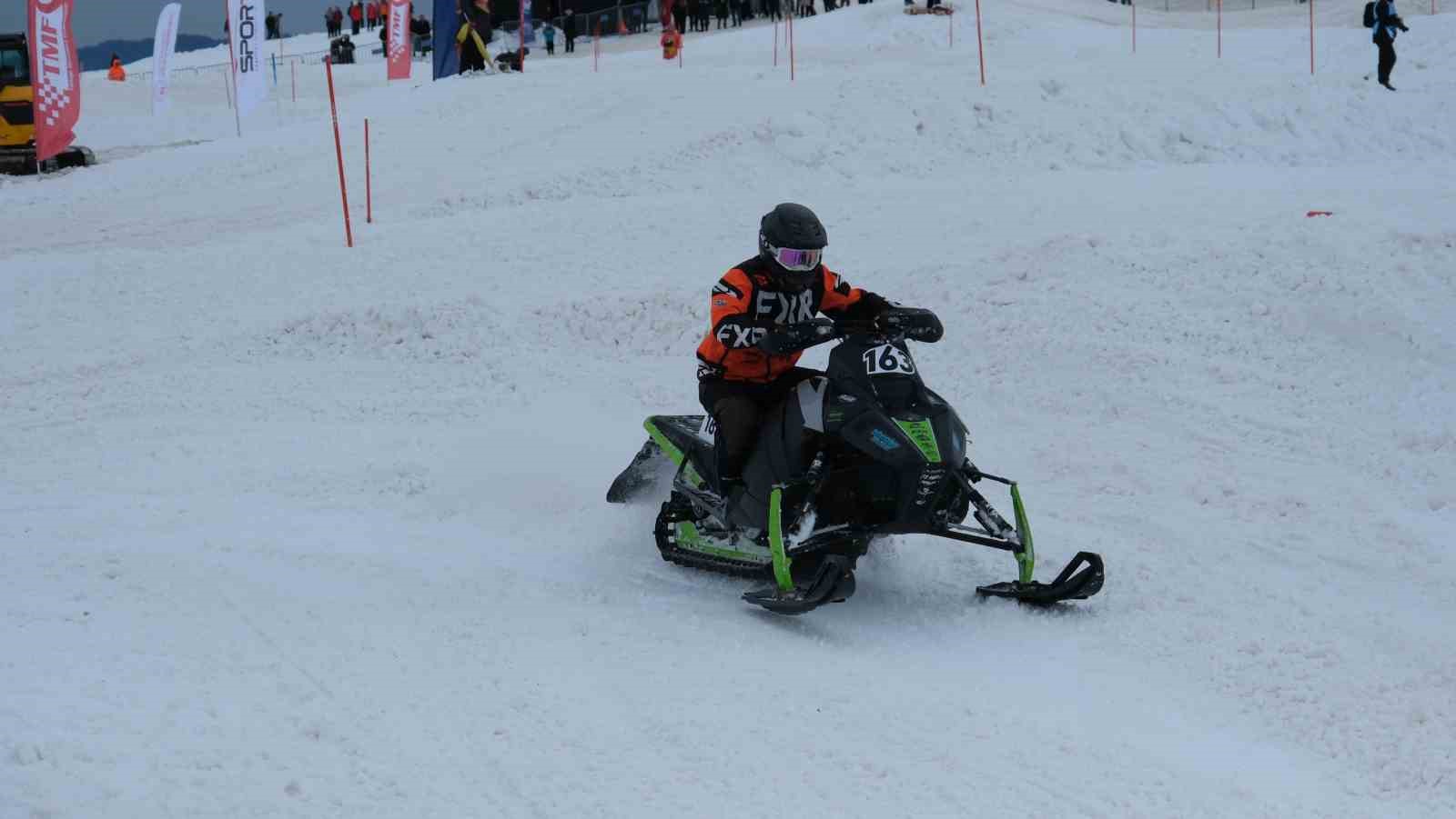 SNX Türkiye Dünya Kar Motosikleti Şampiyonası’nda ilk gün tamamlandı
SNX Türkiye Dünya Kar Motosikleti Şampiyonası’nda ilk gün tamamlandı