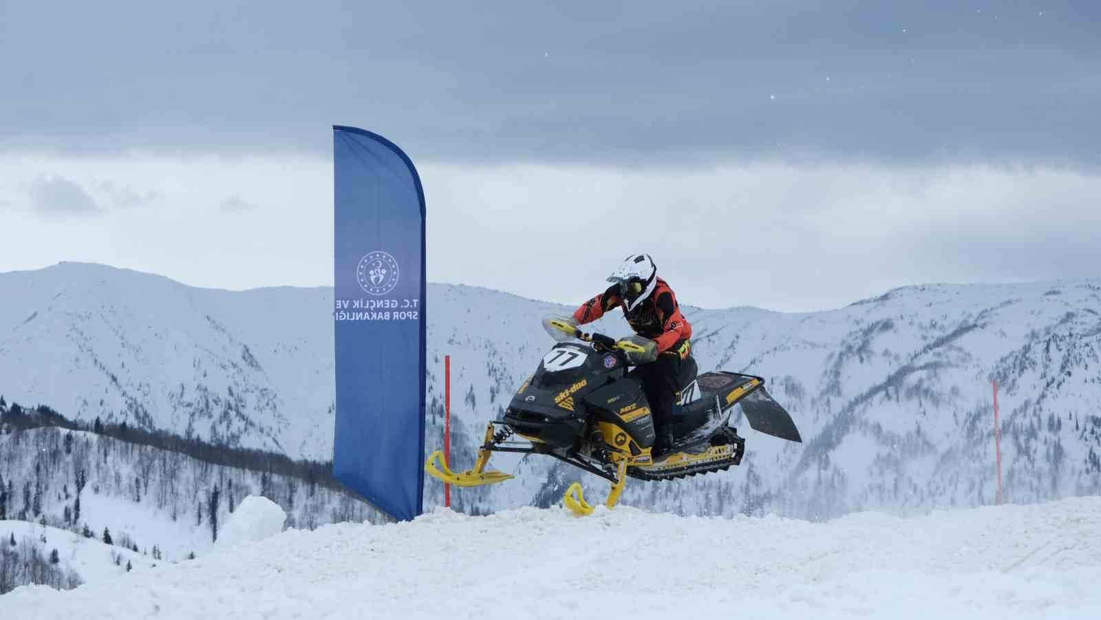 SNX Türkiye Dünya Kar Motosikleti Şampiyonası’nda ilk gün tamamlandı
SNX Türkiye Dünya Kar Motosikleti Şampiyonası’nda ilk gün tamamlandı