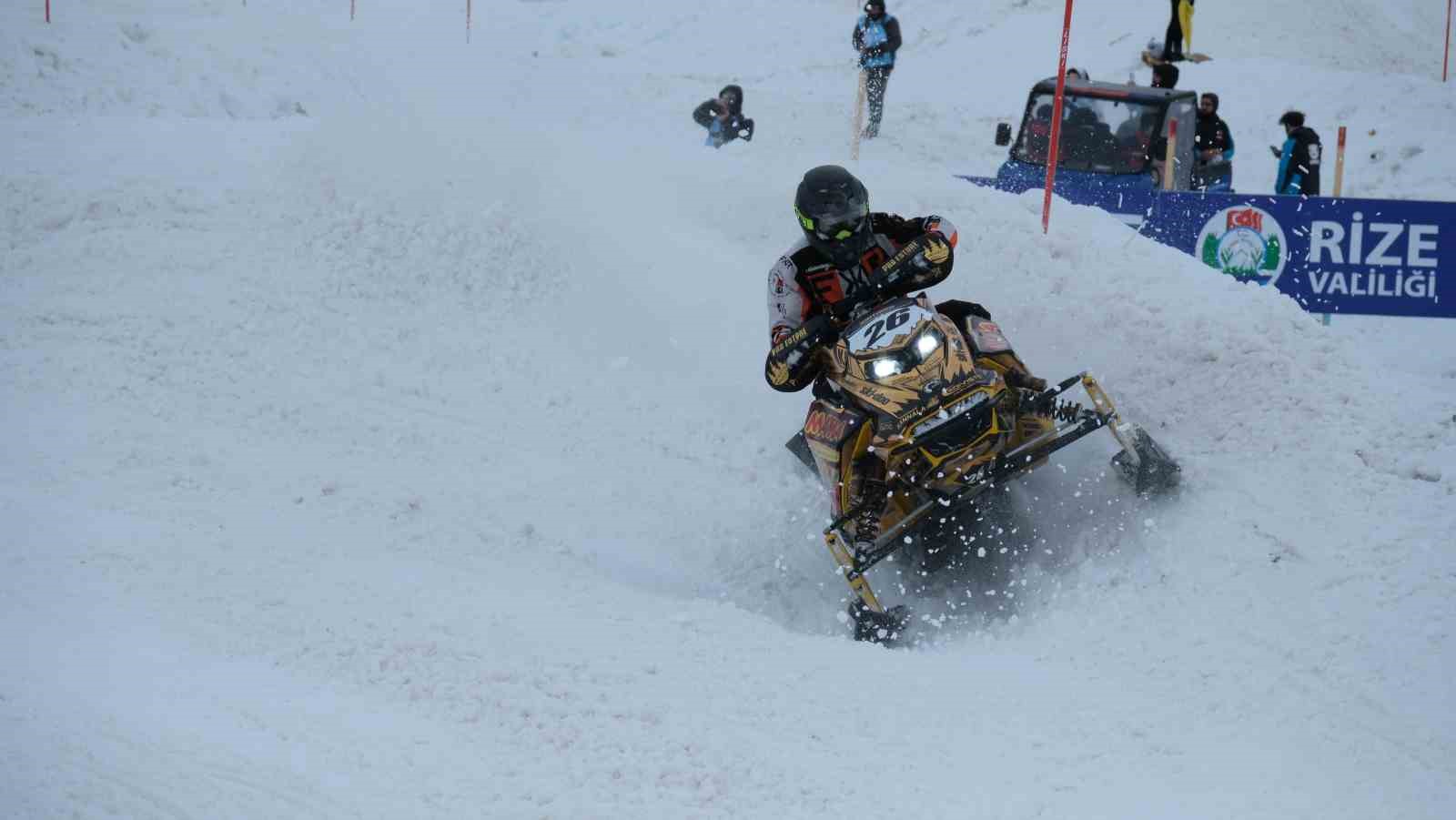 SNX Türkiye Dünya Kar Motosikleti Şampiyonası’nda ilk gün tamamlandı
SNX Türkiye Dünya Kar Motosikleti Şampiyonası’nda ilk gün tamamlandı