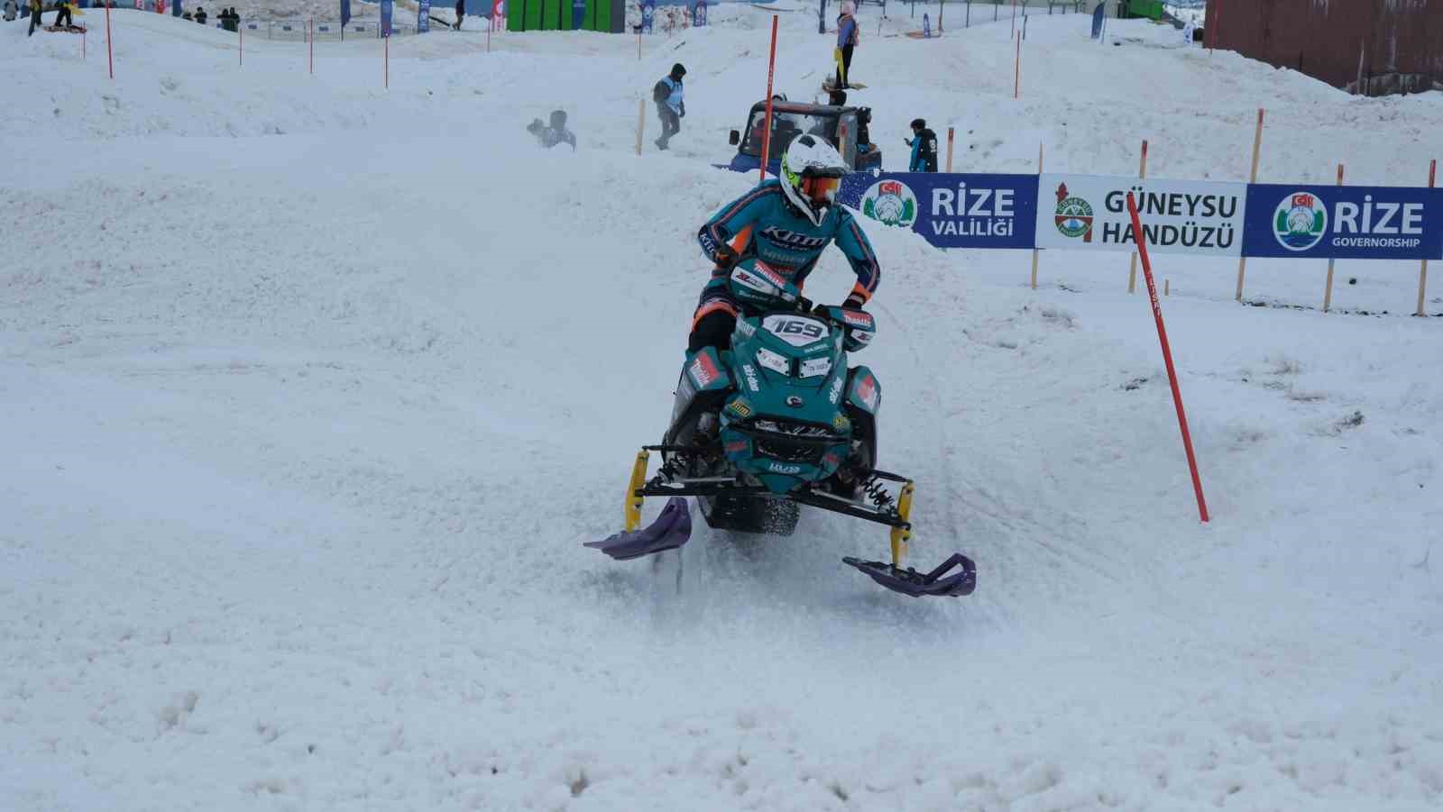 SNX Türkiye Dünya Kar Motosikleti Şampiyonası’nda ilk gün tamamlandı
SNX Türkiye Dünya Kar Motosikleti Şampiyonası’nda ilk gün tamamlandı