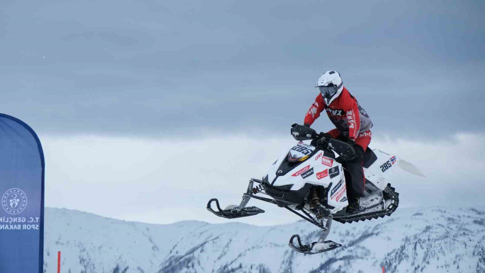 SNX Türkiye Dünya Kar Motosikleti Şampiyonası’nda ilk gün tamamlandı
SNX Türkiye Dünya Kar Motosikleti Şampiyonası’nda ilk gün tamamlandı