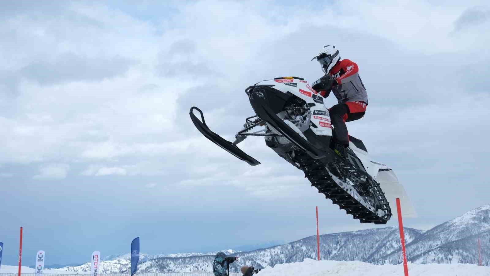 SNX Türkiye Dünya Kar Motosikleti Şampiyonası’nda ilk gün tamamlandı
SNX Türkiye Dünya Kar Motosikleti Şampiyonası’nda ilk gün tamamlandı