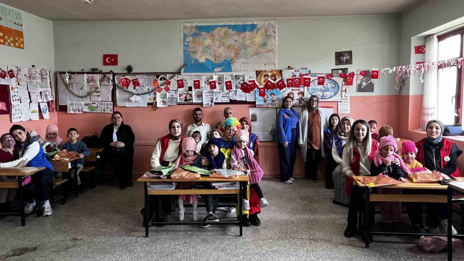 "Sobada Çay, Sevgide İlmek" Projesi minik yürekleri ısıttı
