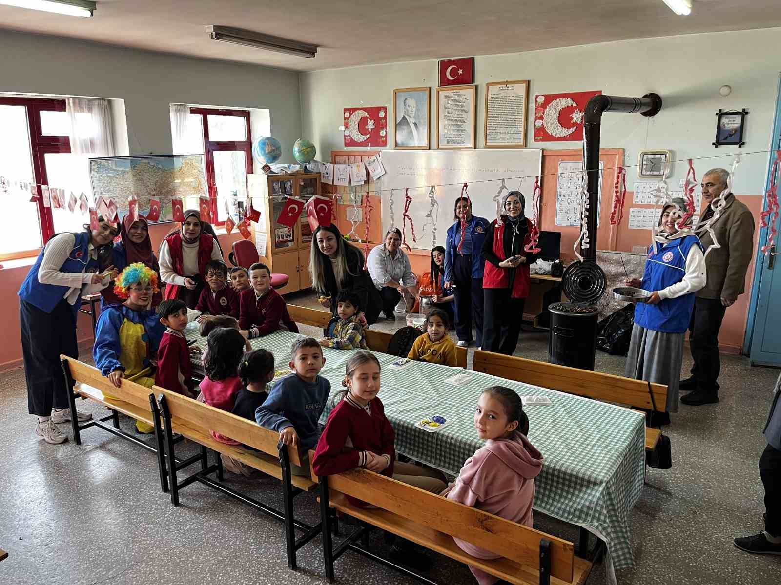 "Sobada Çay, Sevgide İlmek" Projesi minik yürekleri ısıttı
