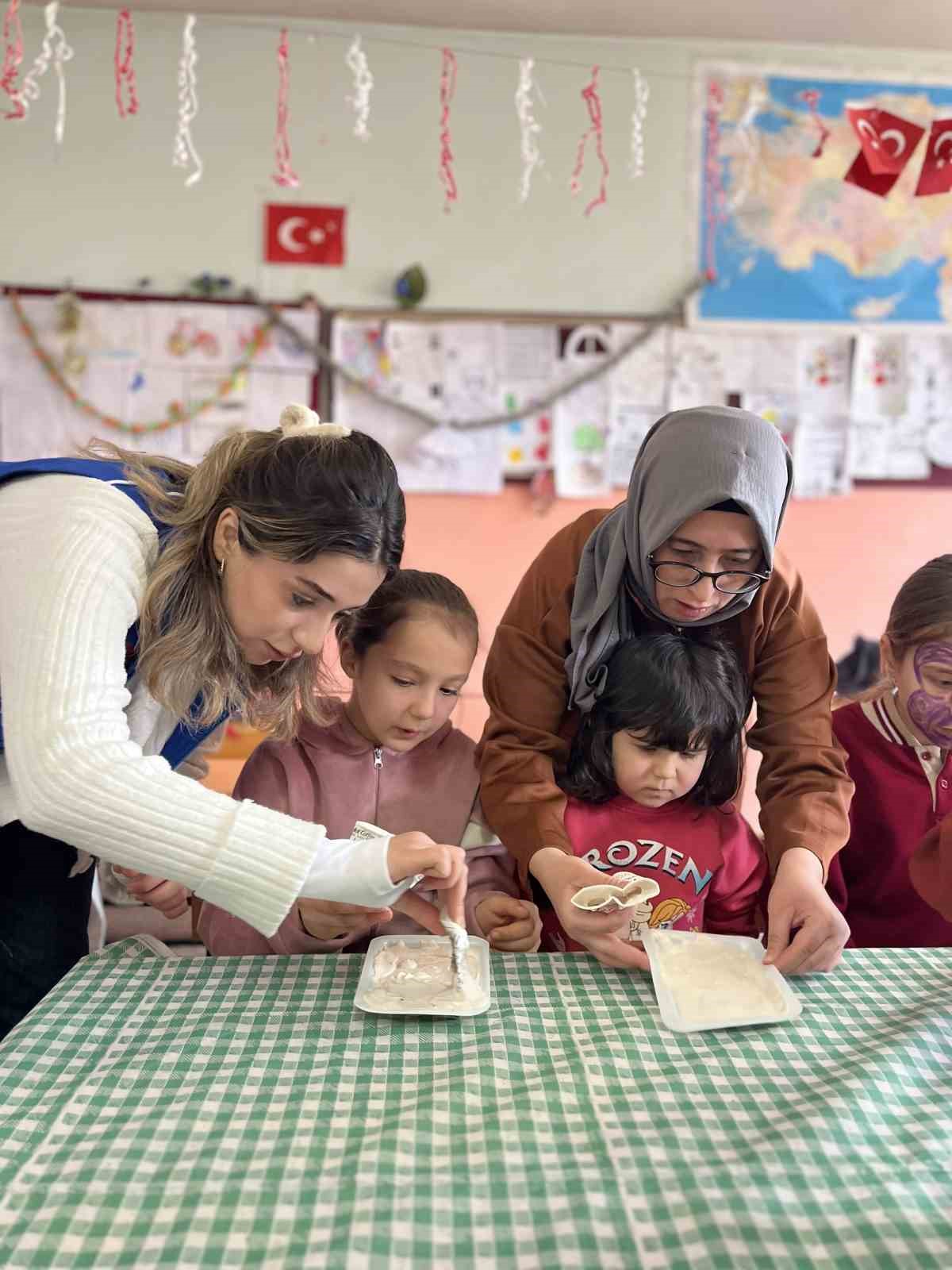 "Sobada Çay, Sevgide İlmek" Projesi minik yürekleri ısıttı
