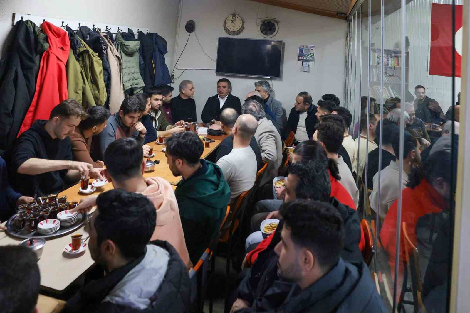 Sobada kaşarlı patates etrafında buluşma
Sobada kaşarlı patates etrafında buluşma