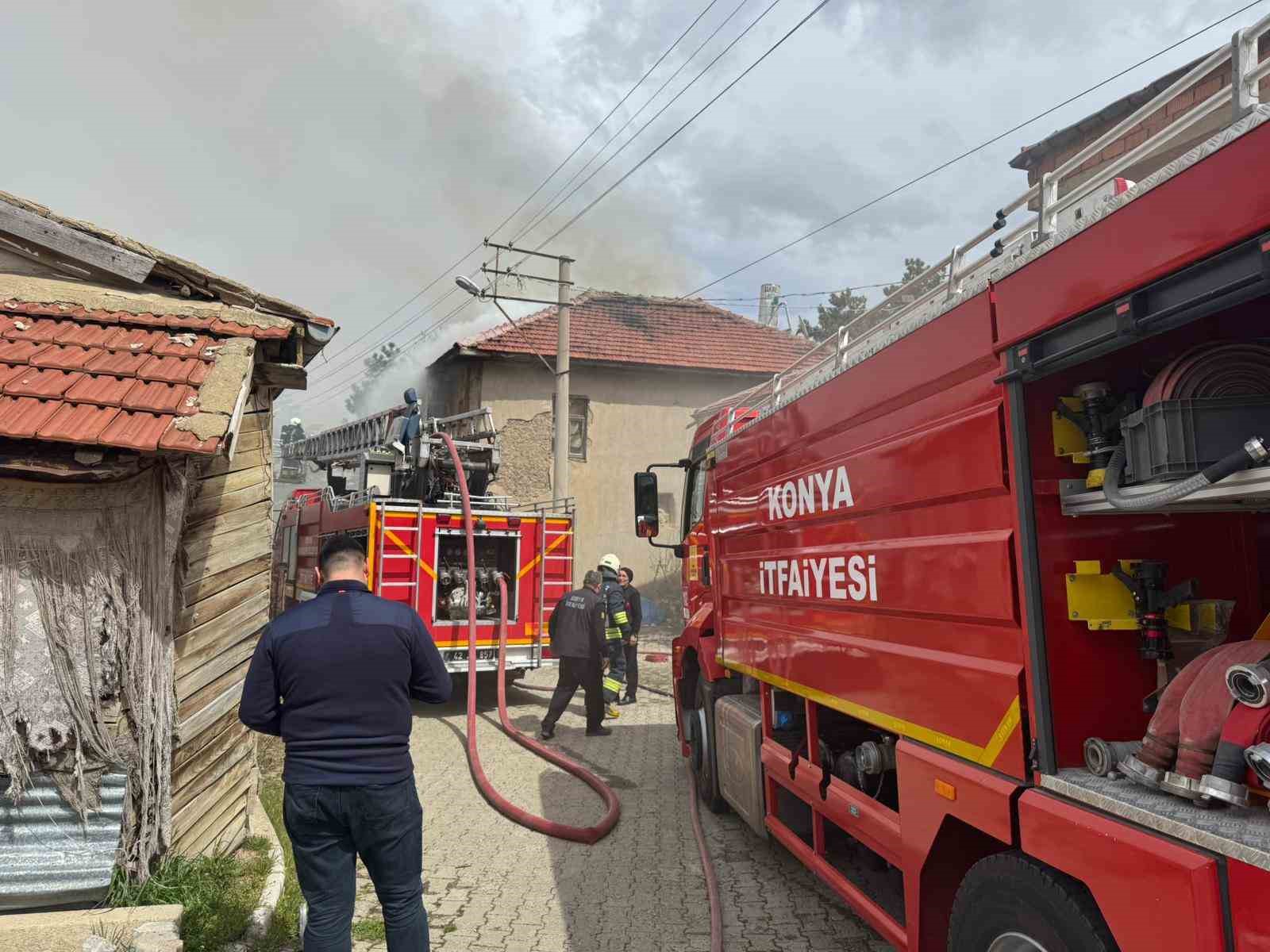 Sobadan çıkan yangın evi kullanılamaz hale getirdi
