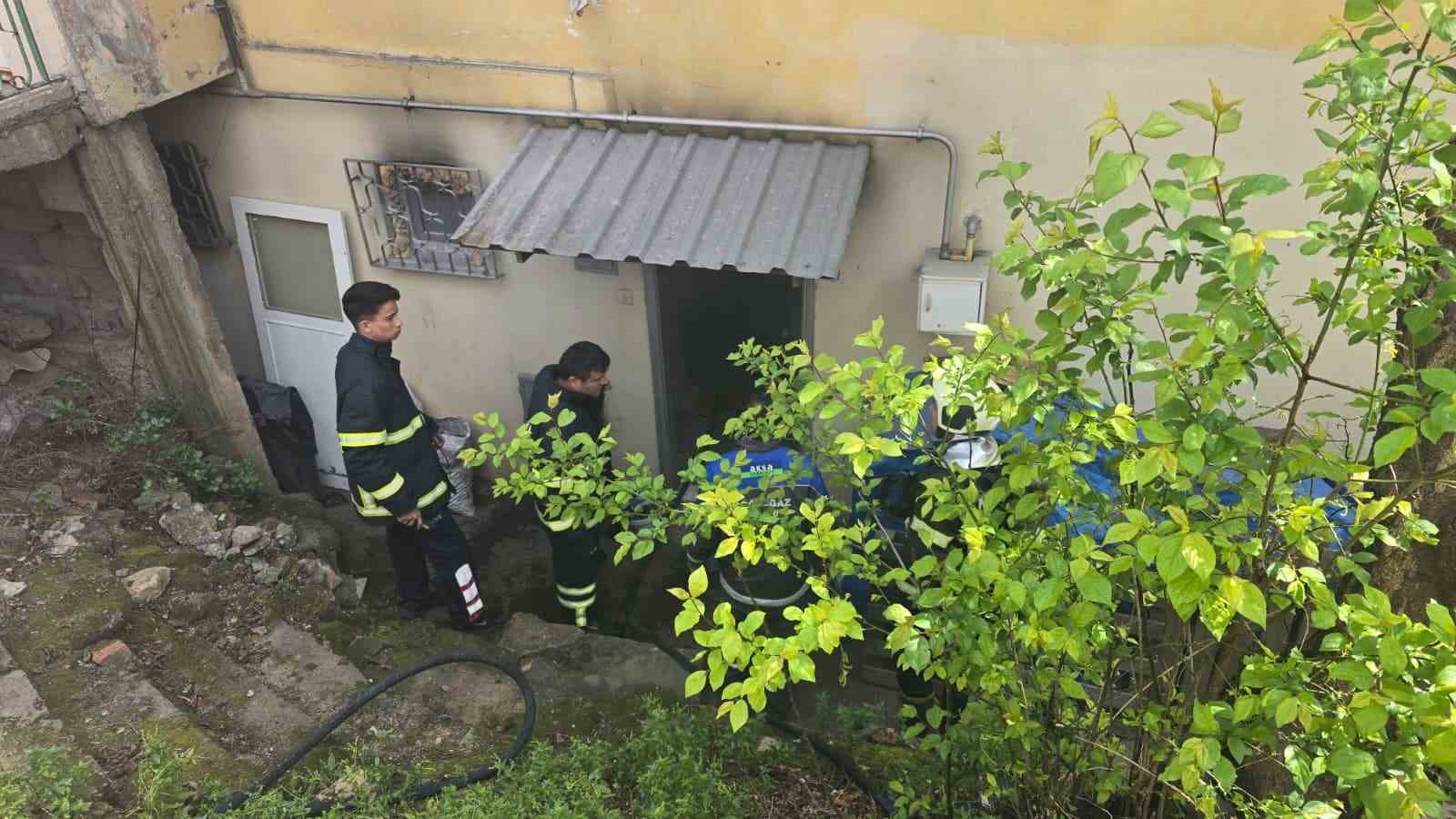 Şofben alev aldı: Anne ve engelli kızı dumandan etkilendi
