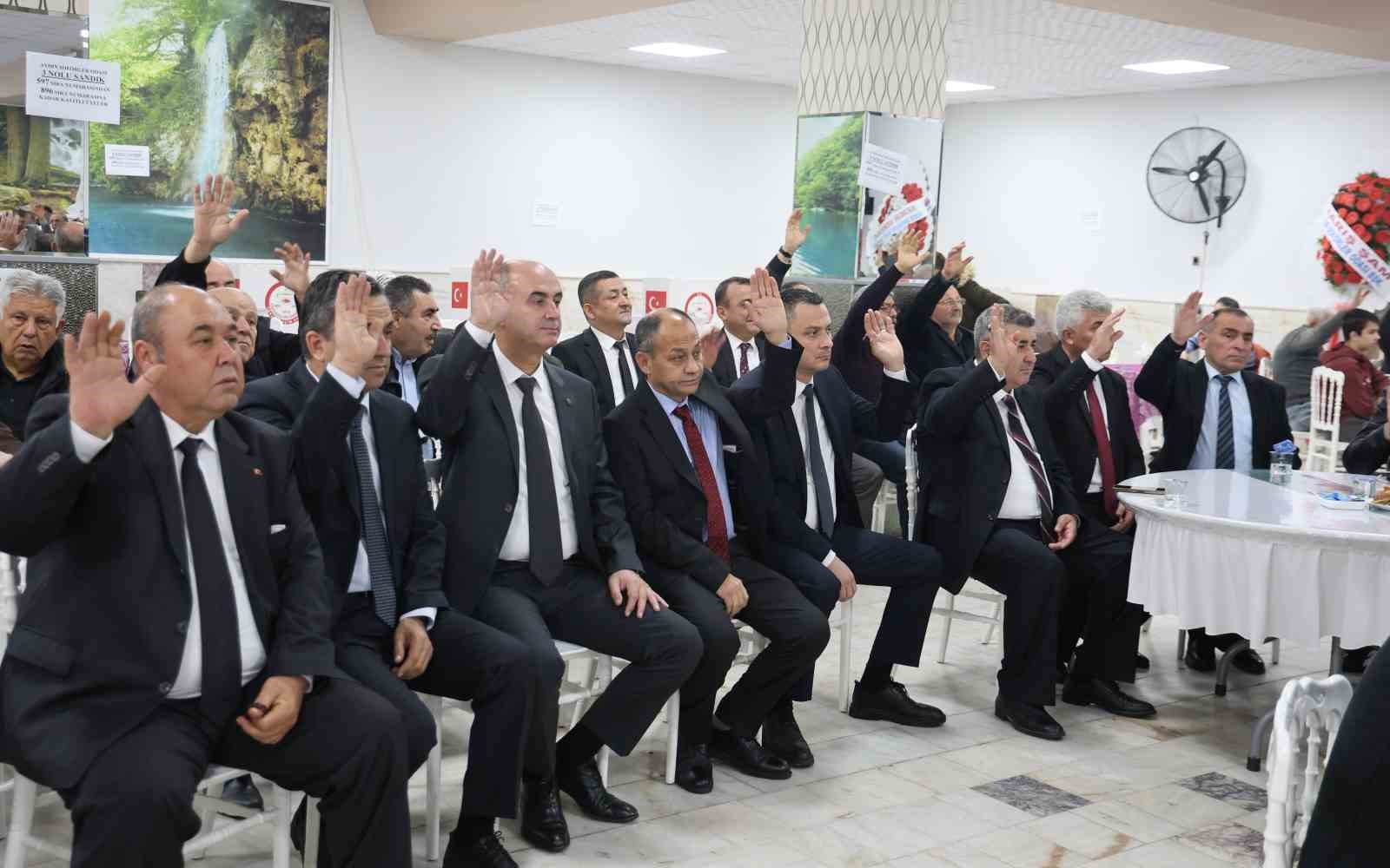 Şoförler Odası’nda 5. kez güven tazeleyen Özmeriç, AYESOB’a adaylığını açıkladı
Şoförler Odası’nda 5. kez güven tazeleyen Özmeriç, AYESOB’a adaylığını açıkladı