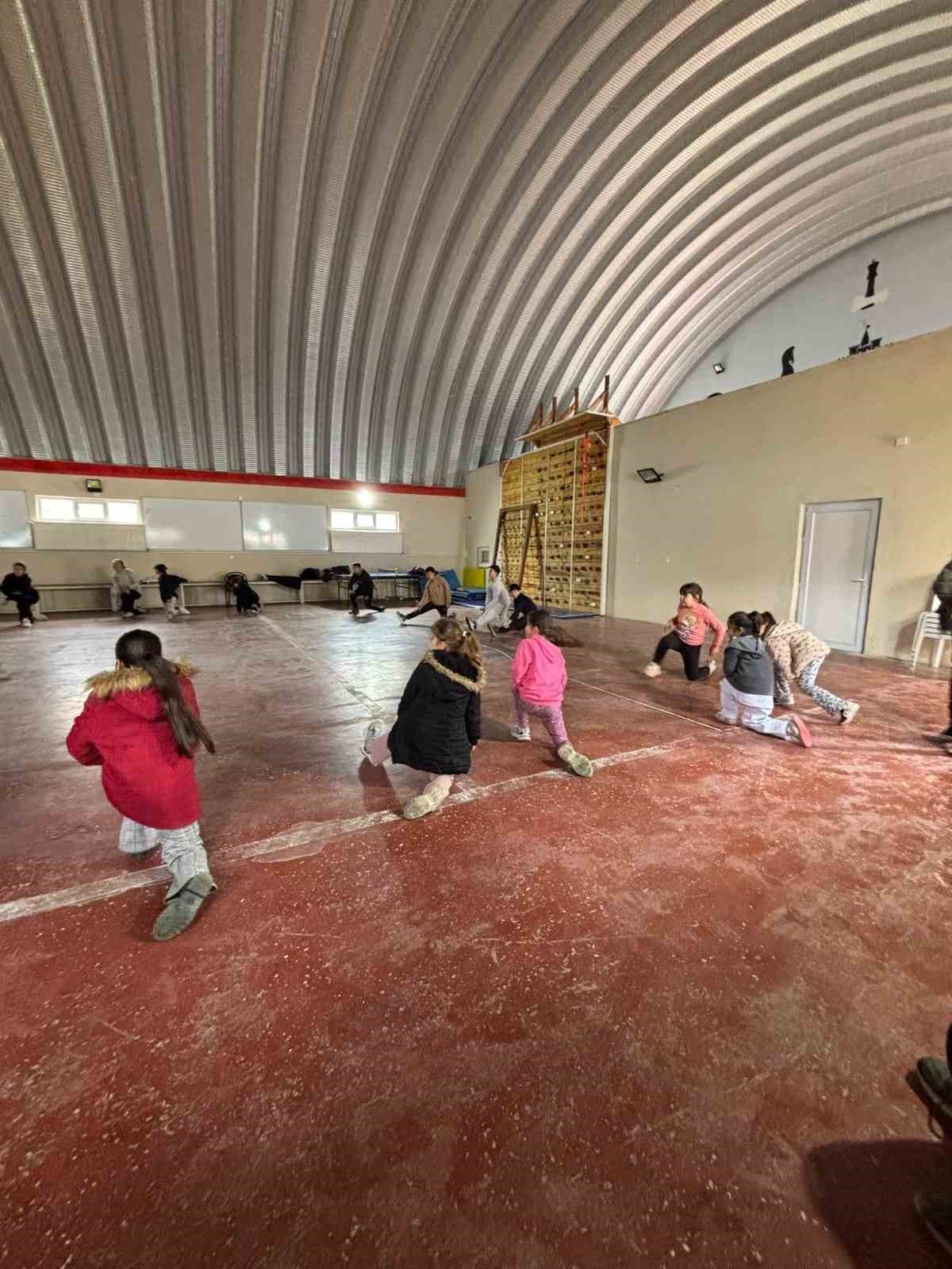 Sofular köyü’nde taekwondo seferberliği
Sofular köyü’nde taekwondo seferberliği