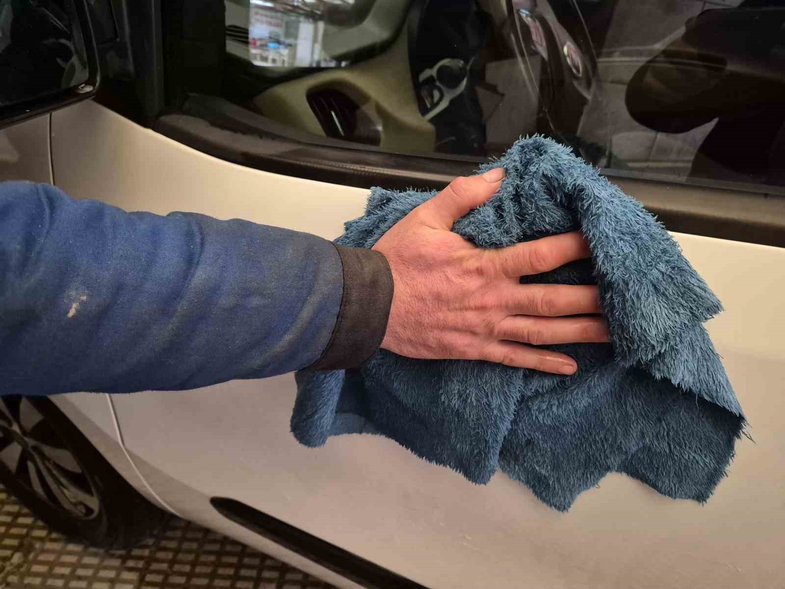 Soğuk havalar oto yıkamacılarda işleri durdurdu
