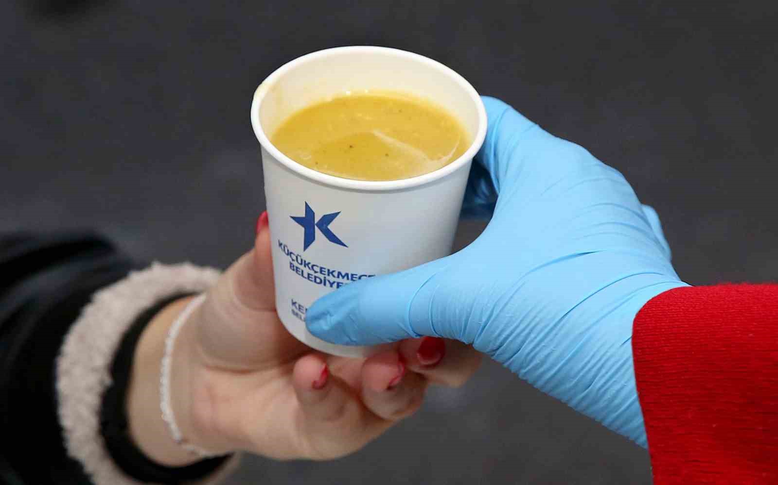 Soğuk havalarda sıcak dayanışma Küçükçekmece’de
