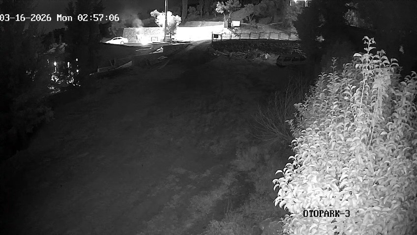 Sohbet ederken 4 metre yükseklikten beton zemine düştü
