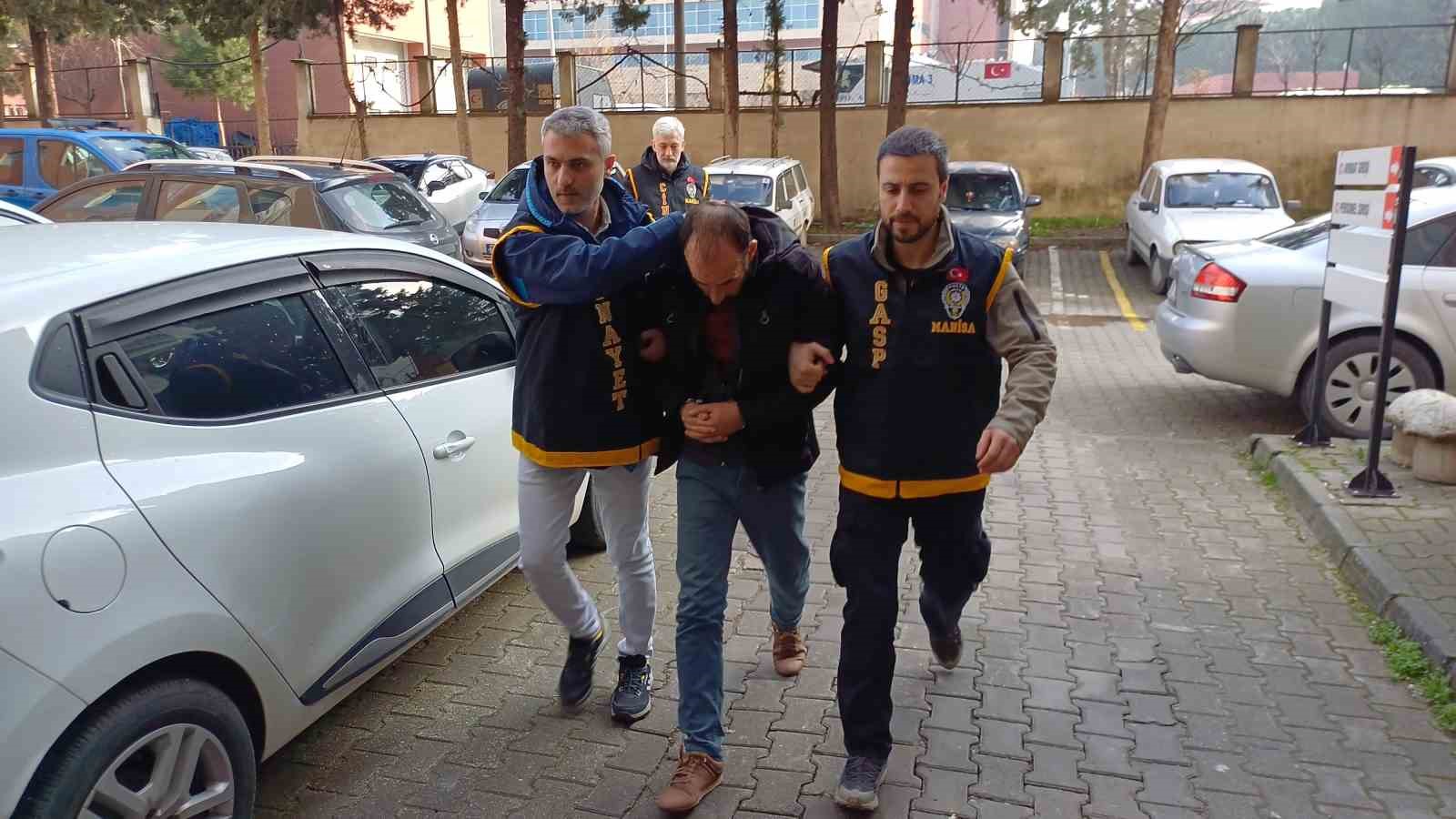 Sokak ortasında karısını öldüren koca adliyeye sevk edildi
