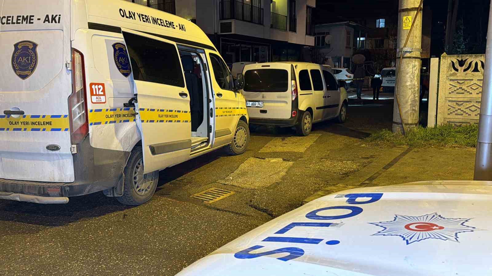 Sokak ortasında silahla vurulmuş halde bulunan bir kişi hayatını kaybetti
