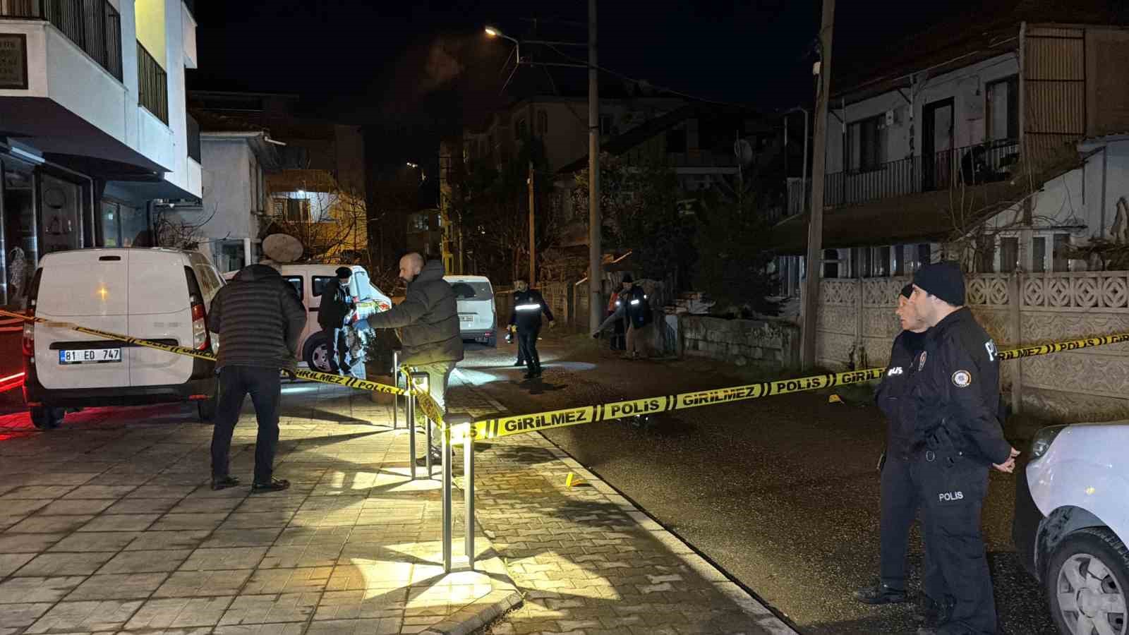 Sokak ortasında silahla vurulmuş halde bulunan bir kişi hayatını kaybetti
