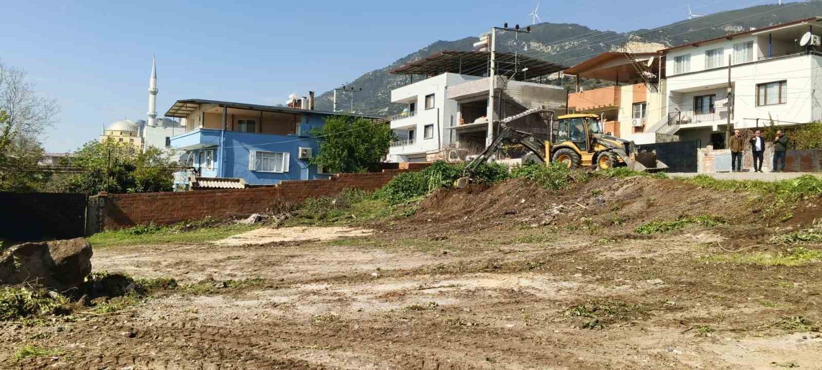 Söke Belediyesi, ilçe genelinde çalışmalarını sürdürüyor
Söke Belediyesi, ilçe genelinde çalışmalarını sürdürüyor