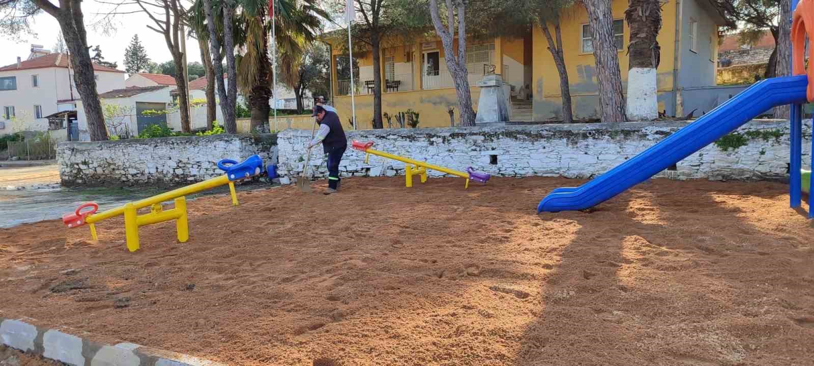 Söke Belediyesi, ilçe genelinde çalışmalarını sürdürüyor
Söke Belediyesi, ilçe genelinde çalışmalarını sürdürüyor
