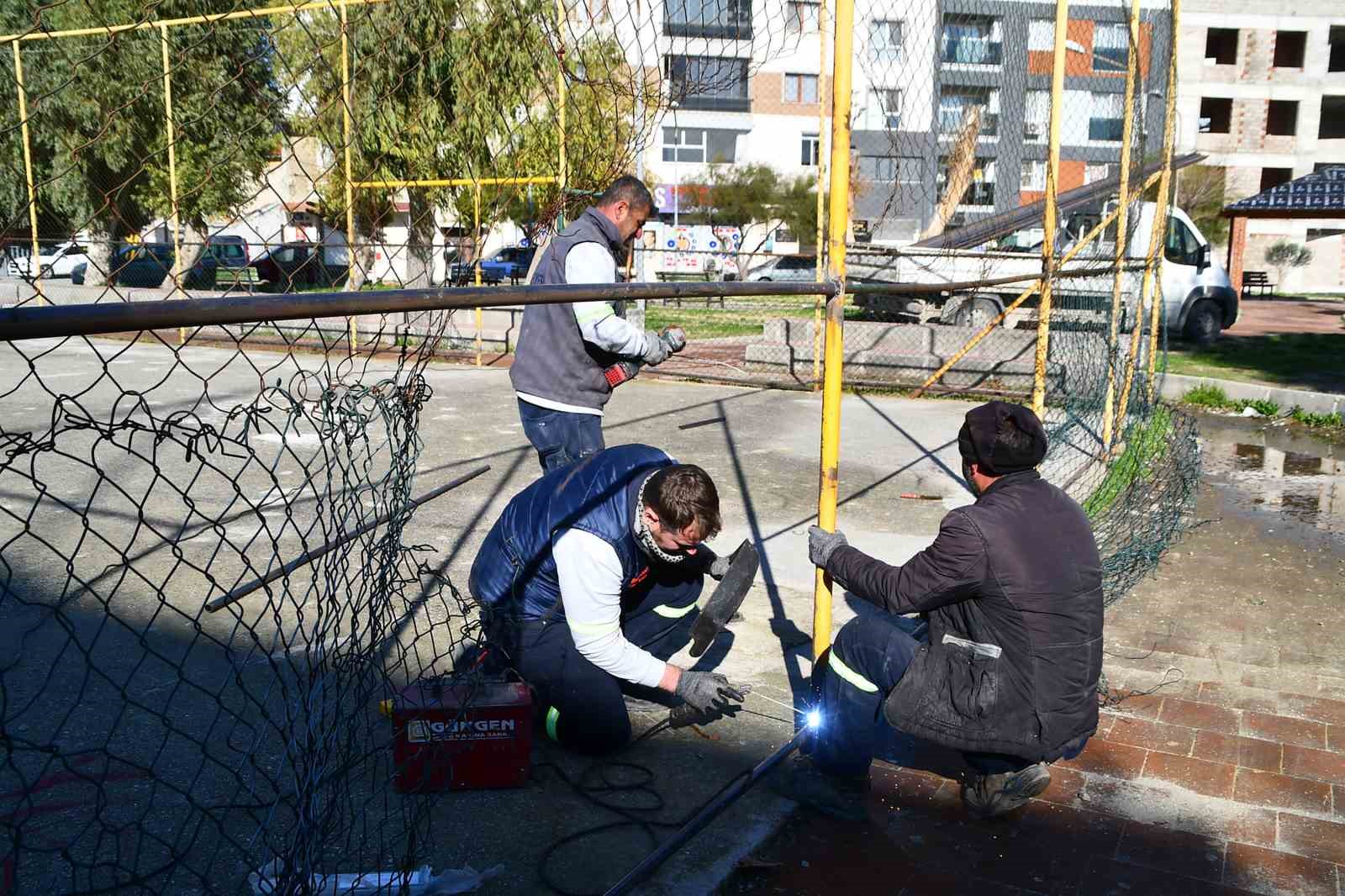 Söke Belediyesi parkları yenilemeye devam ediyor
