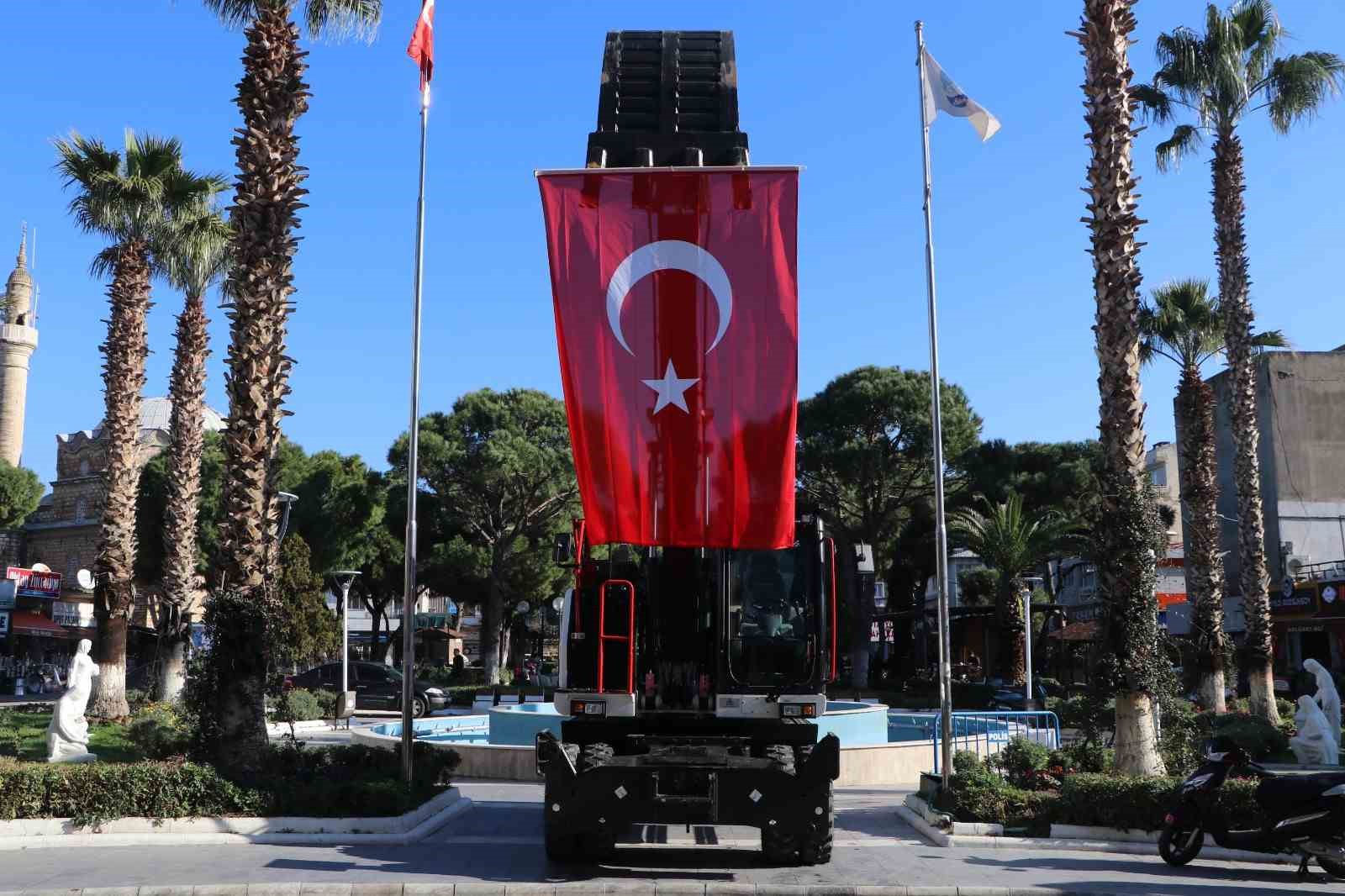 Söke Belediyesi’ne 15 tonluk ekskavatör
