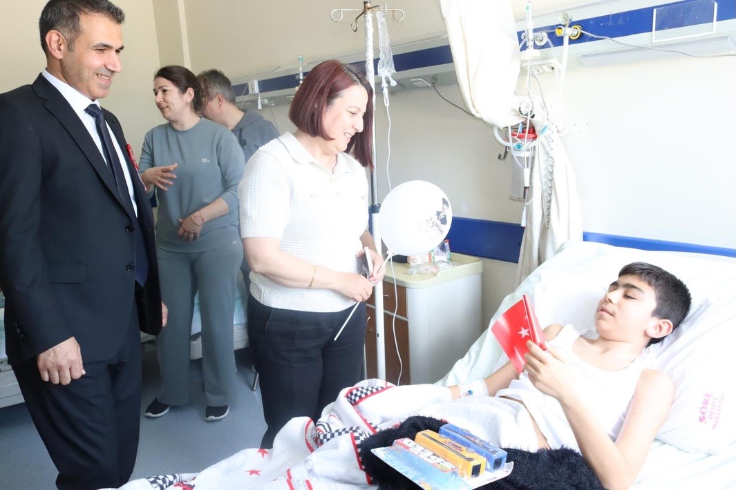 Söke Devlet Hastanesi’nde minik hastalara 23 Nisan sürprizi
