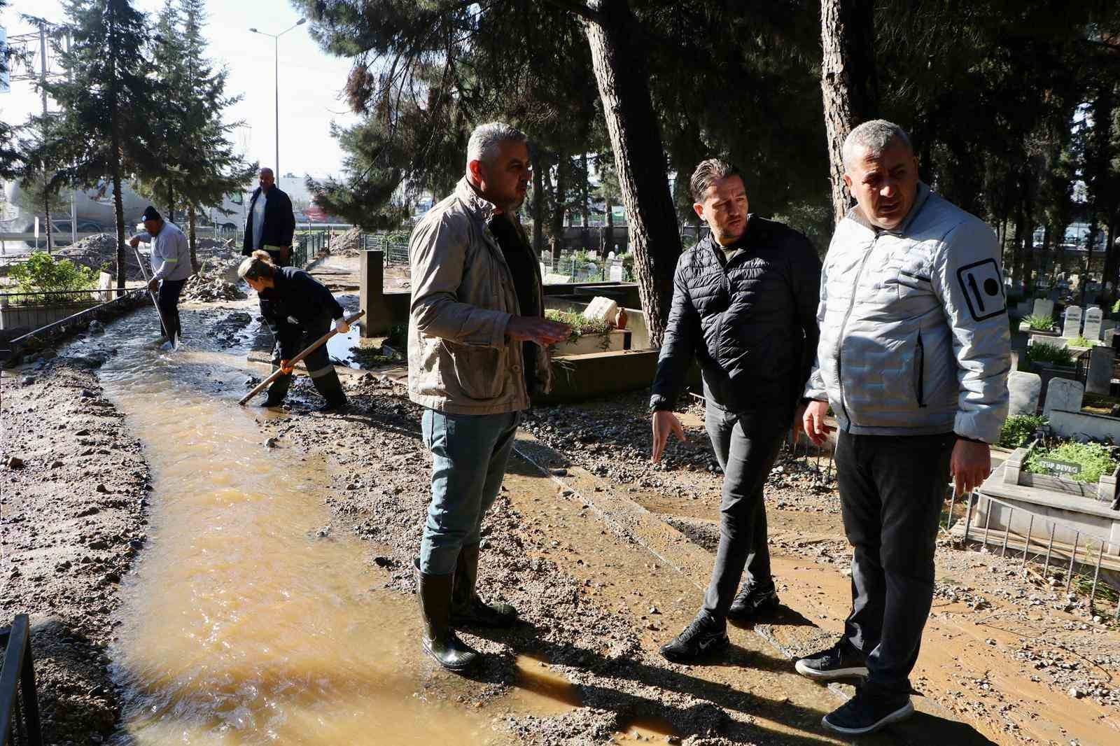 Söke’de Belediye ekipleri dört bir yanda mücadele ediyor
