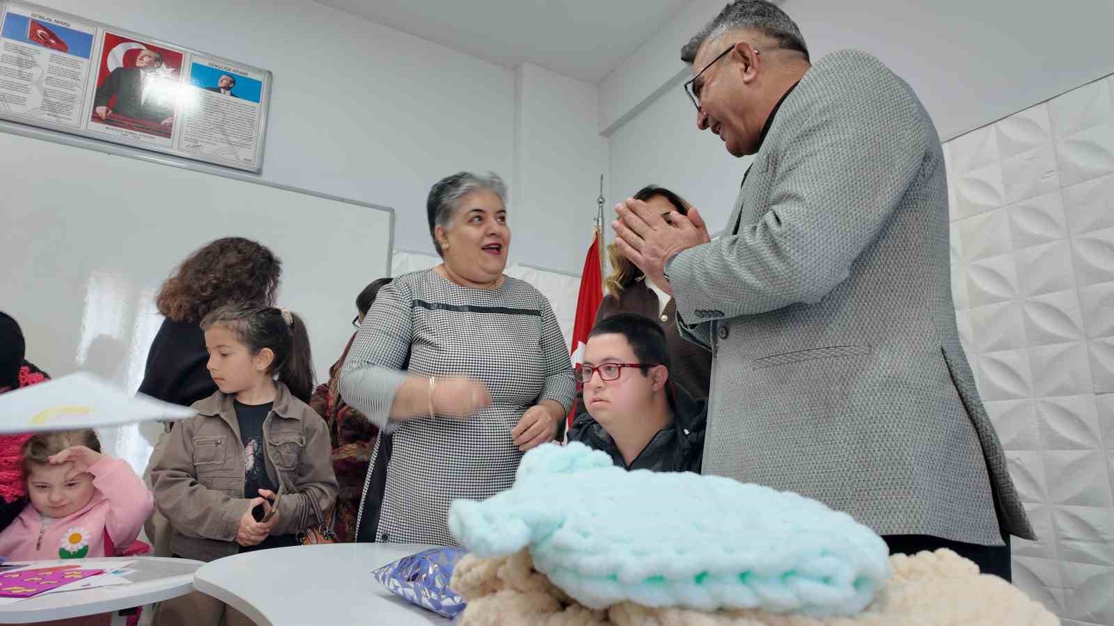 Söke’nin özel çocuklarından Şırnak’taki kardeşlerine sıcak hediye
Söke’nin özel çocuklarından Şırnak’taki kardeşlerine sıcak hediye