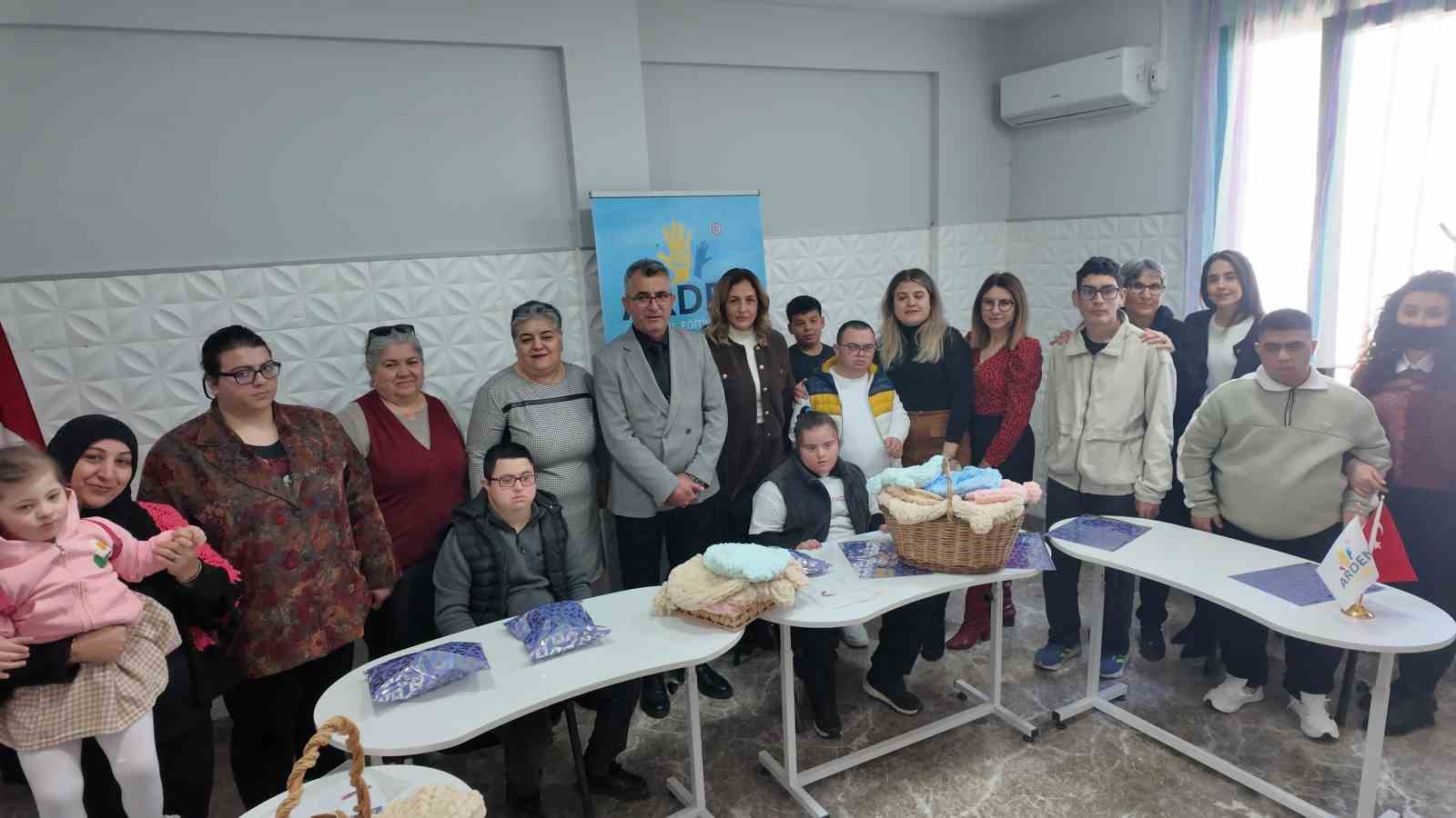 Söke’nin özel çocuklarından Şırnak’taki kardeşlerine sıcak hediye
Söke’nin özel çocuklarından Şırnak’taki kardeşlerine sıcak hediye