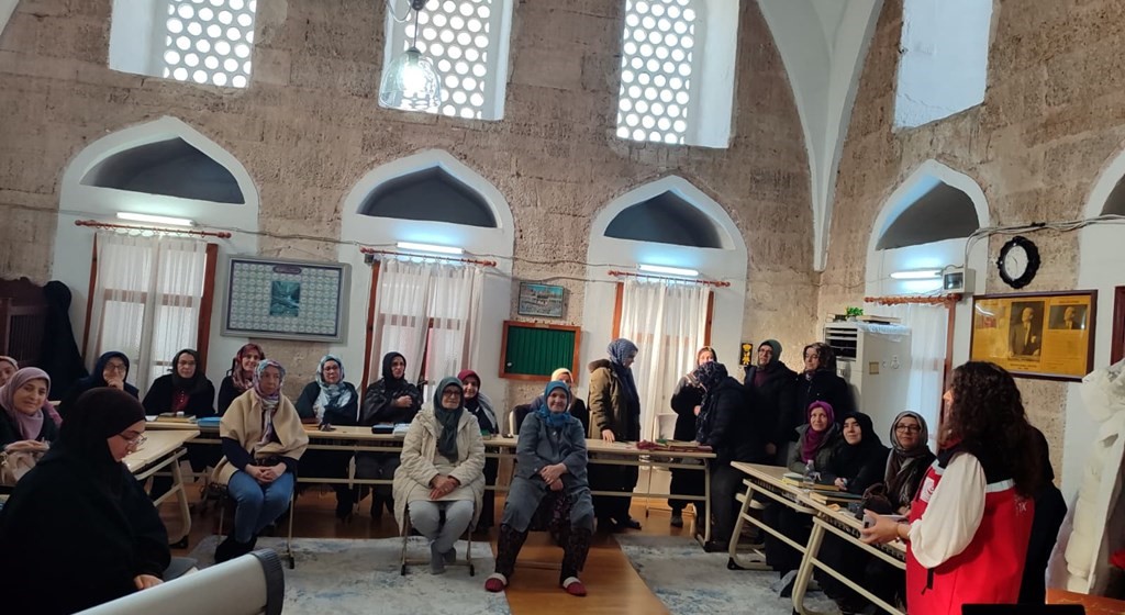 Sokollu Camii Kur’an Kursu kursiyerlerine AEP eğitimi
