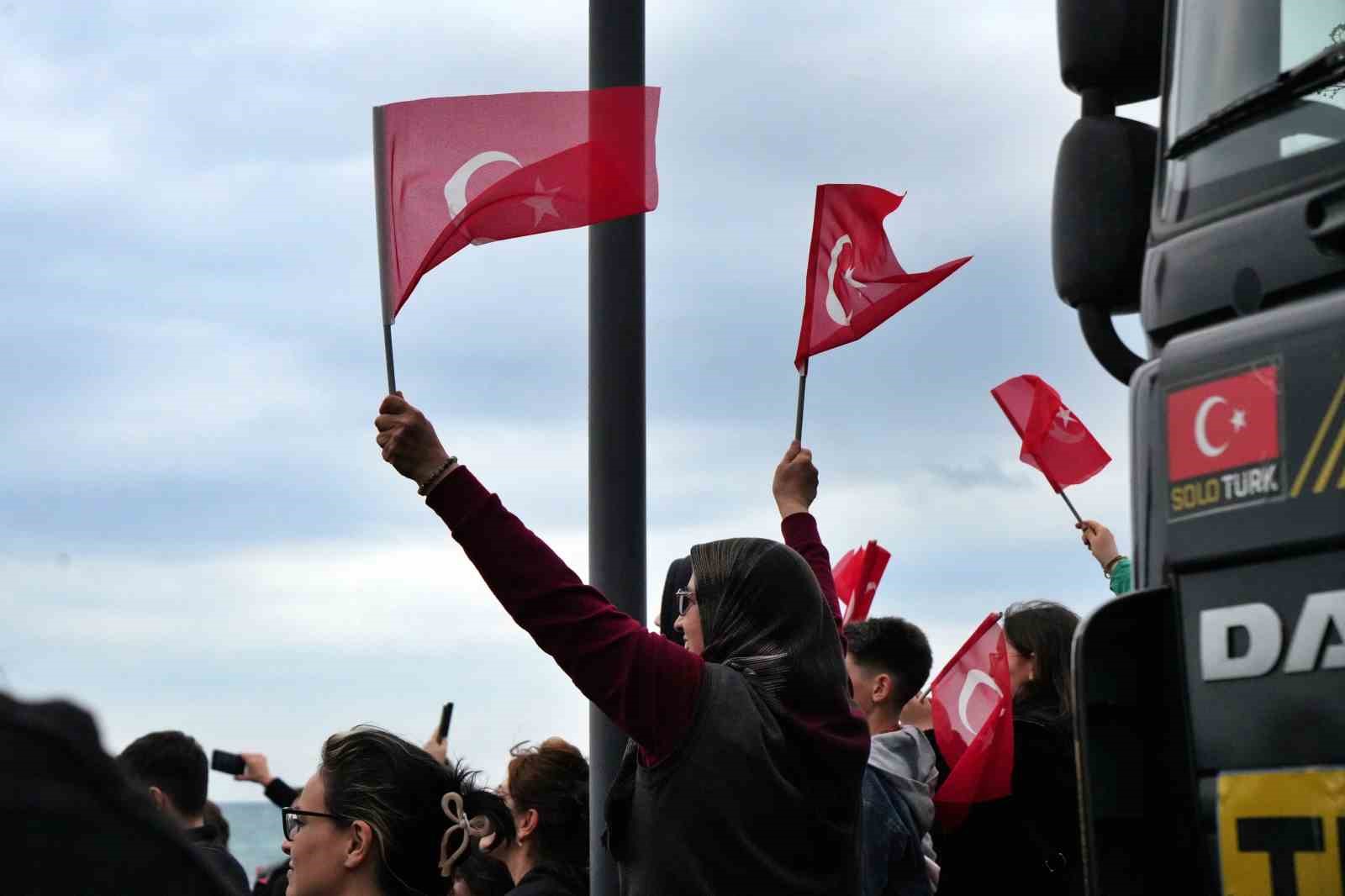 SOLOTÜRK Antalya’da nefes kesti: 23 Nisan kutlamalarında gökyüzü bayraklarla buluştu
