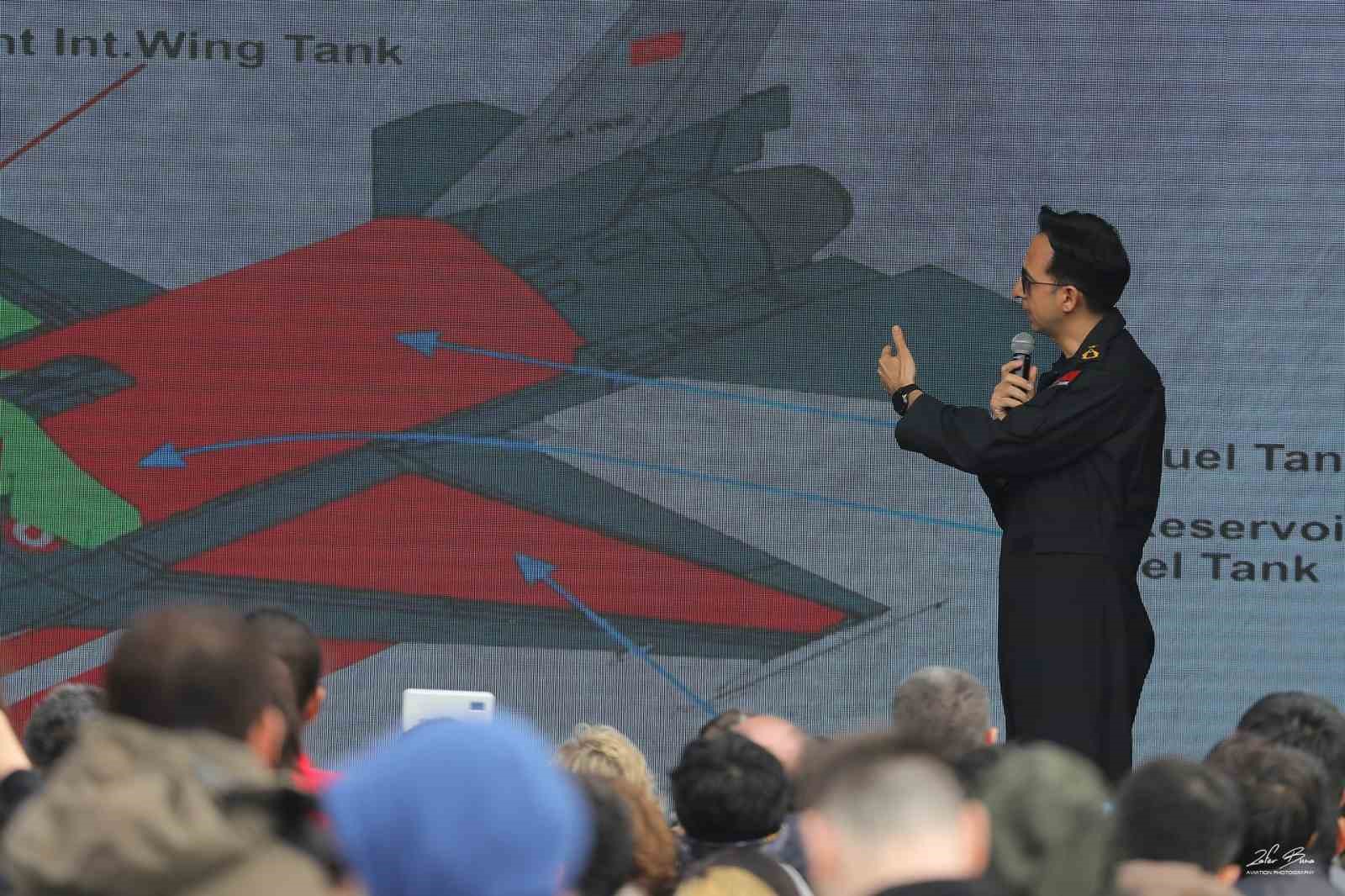 SOLOTÜRK pilotları İstanbul’da vatandaşlarla bir araya geldi
