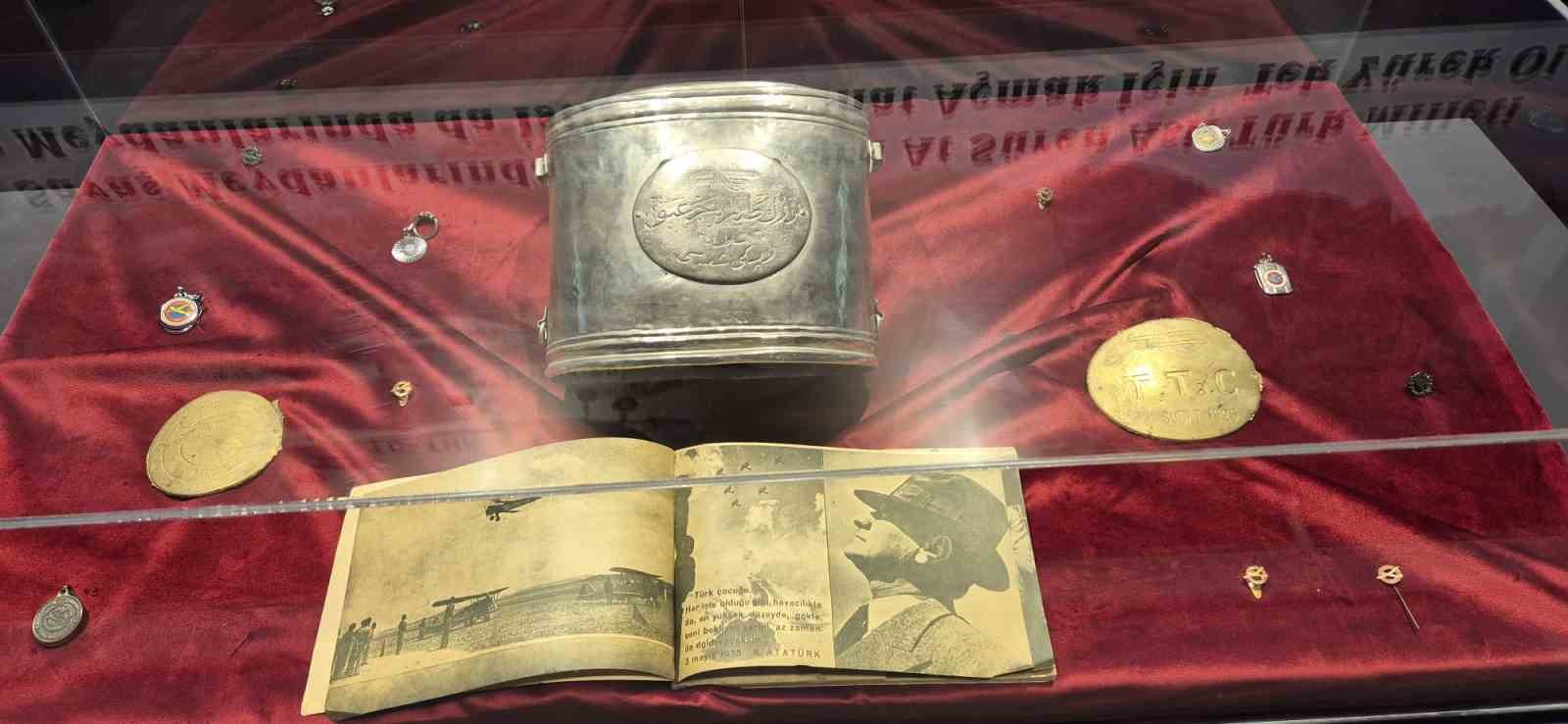 SOLOTÜRK pilotları İstanbul’da vatandaşlarla bir araya geldi
