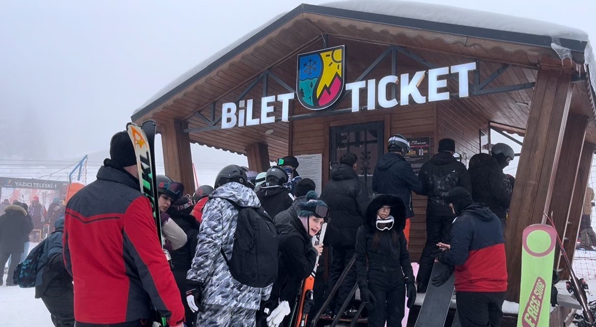 Sömestr tatilinde Uludağ’a büyük ilgi, pistler hınca hınç doldu
